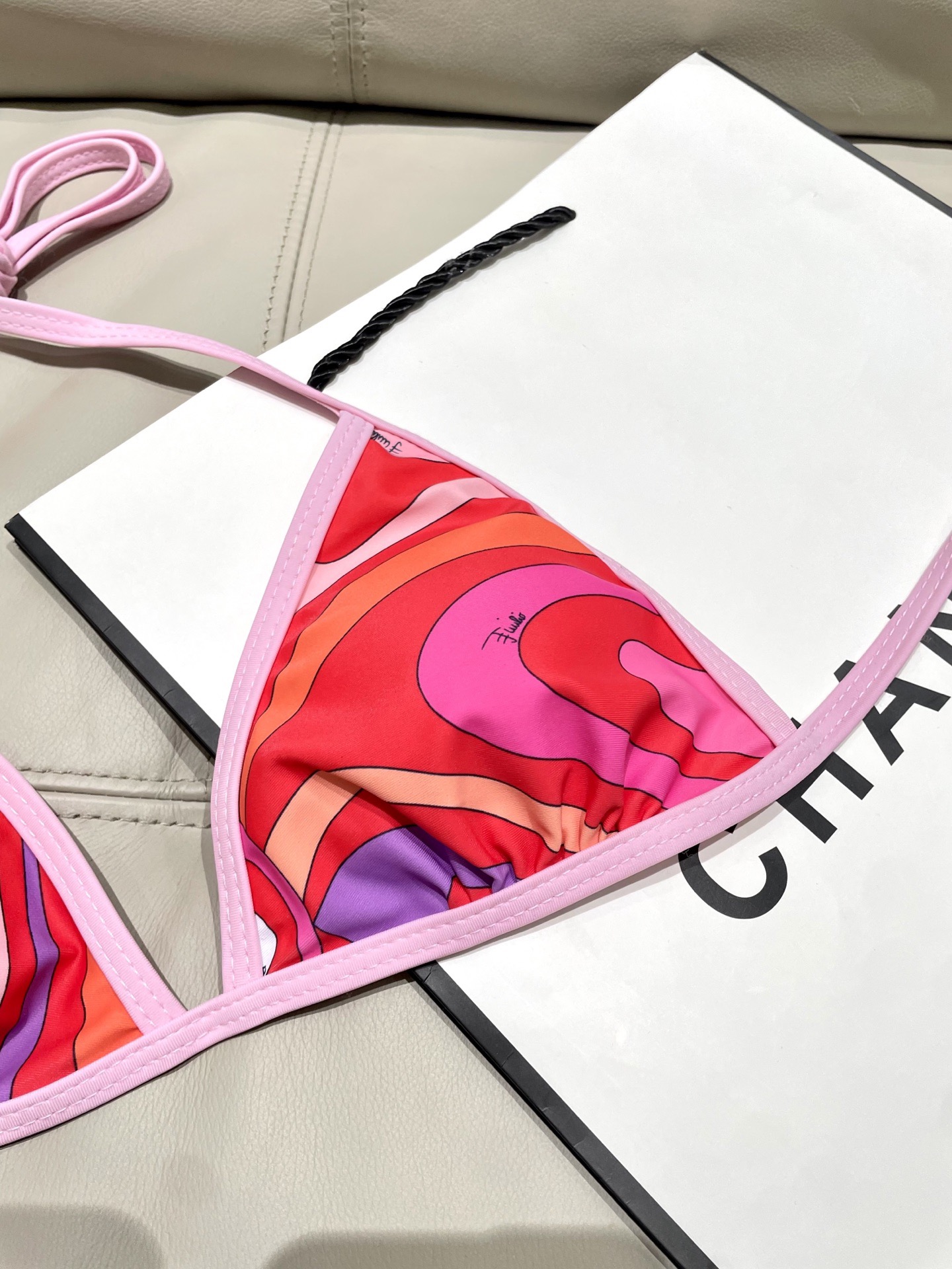 Pucci专柜新款比基尼😍🥰适合多种场景的游泳衣🏊‍♀️海边 游泳池 温泉 水上乐园 漂流都可以😌面料：