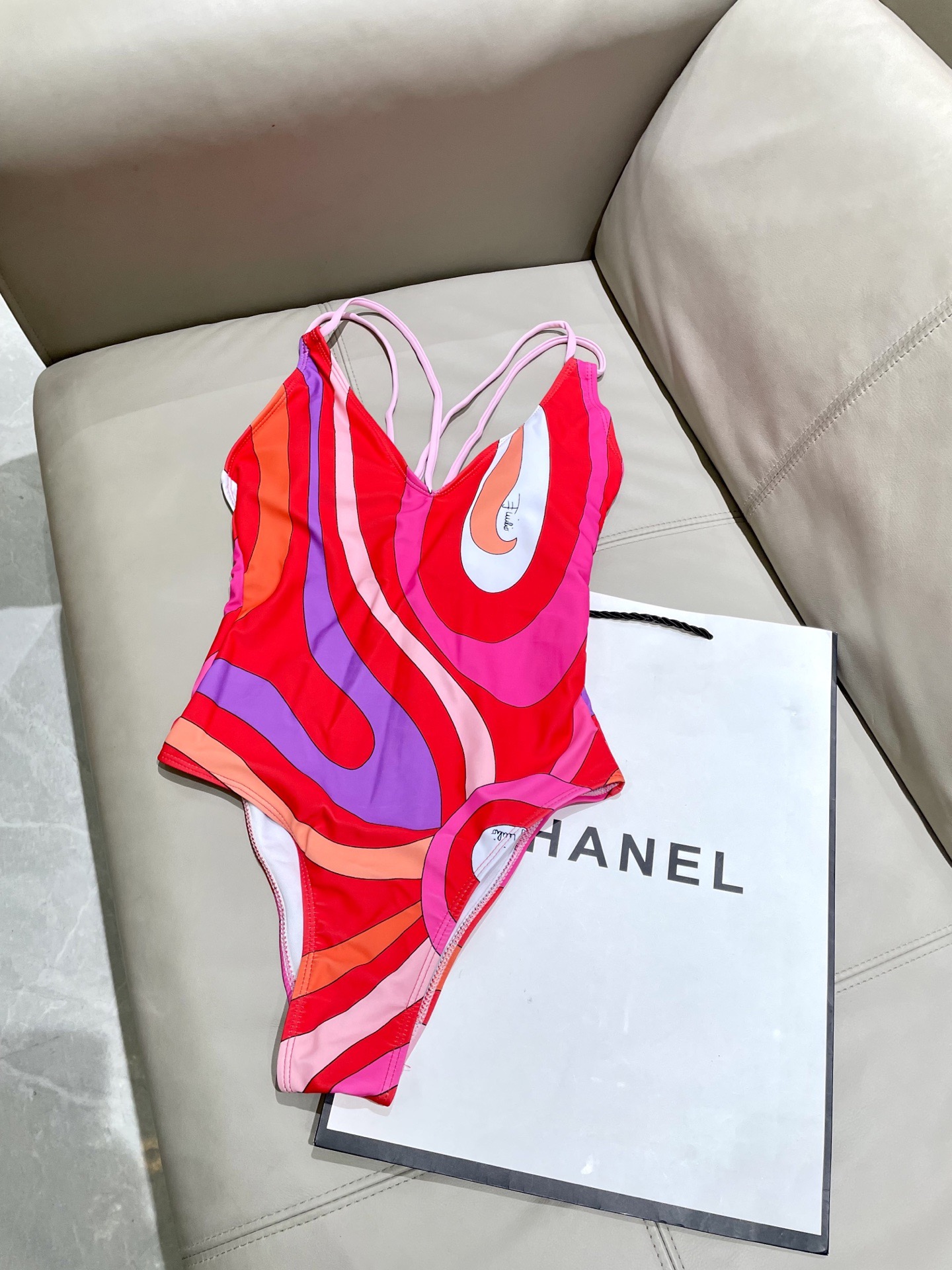 Pucci专柜新款连体泳衣 气质高雅 😍🥰适合多种场景的游泳衣🏊‍♀️海边 游泳池 温泉 水上乐园 漂流