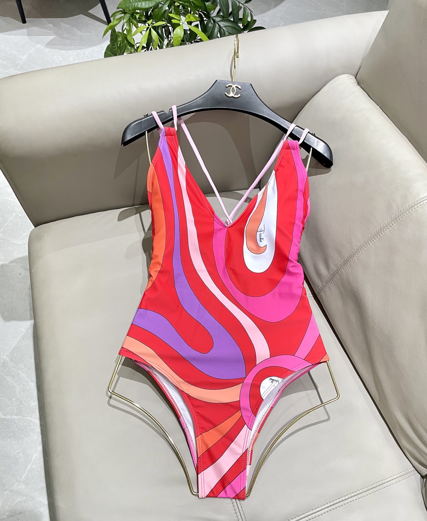 Pucci专柜新款连体泳衣 气质高雅 😍🥰适合多种场景的游泳衣🏊‍♀️海边 游泳池 温泉 水上乐园 漂流