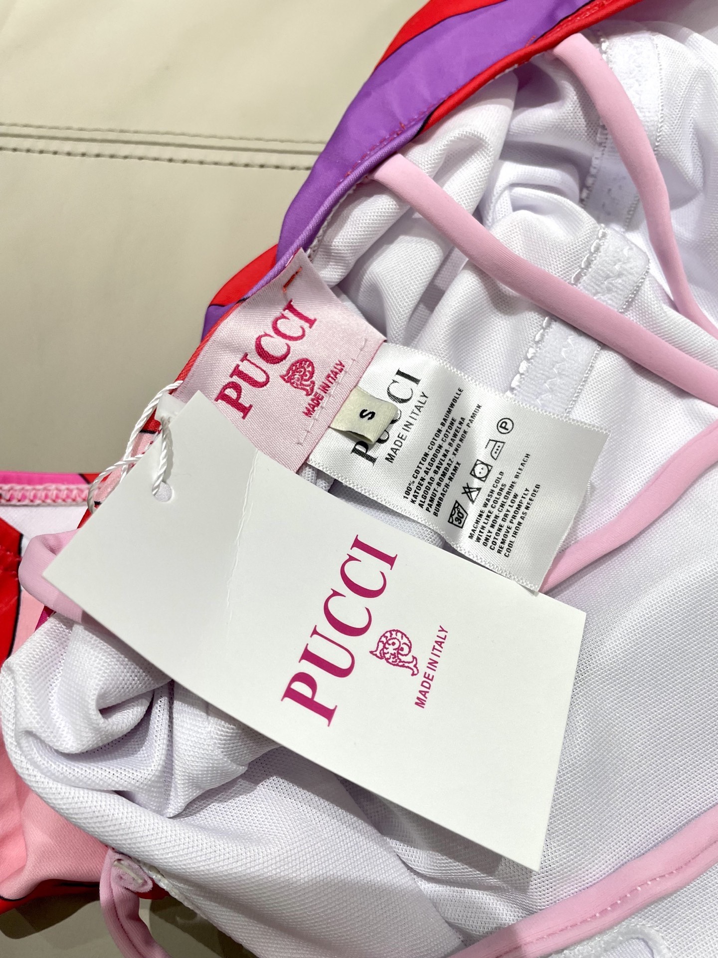 Pucci专柜新款连体泳衣 气质高雅 😍🥰适合多种场景的游泳衣🏊‍♀️海边 游泳池 温泉 水上乐园 漂流