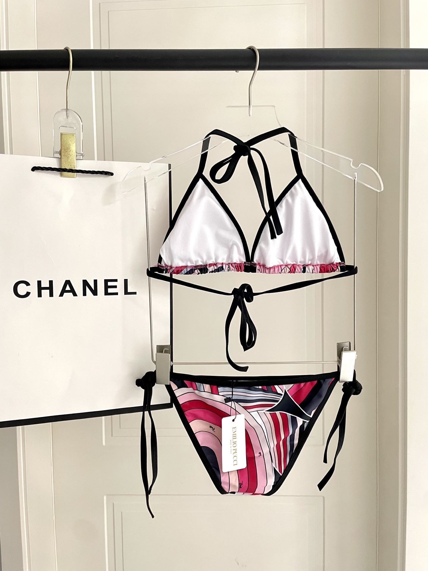 Pucci专柜新款比基尼😍🥰适合多种场景的游泳衣🏊‍♀️海边 游泳池 温泉 水上乐园 漂流都可以😌面料：