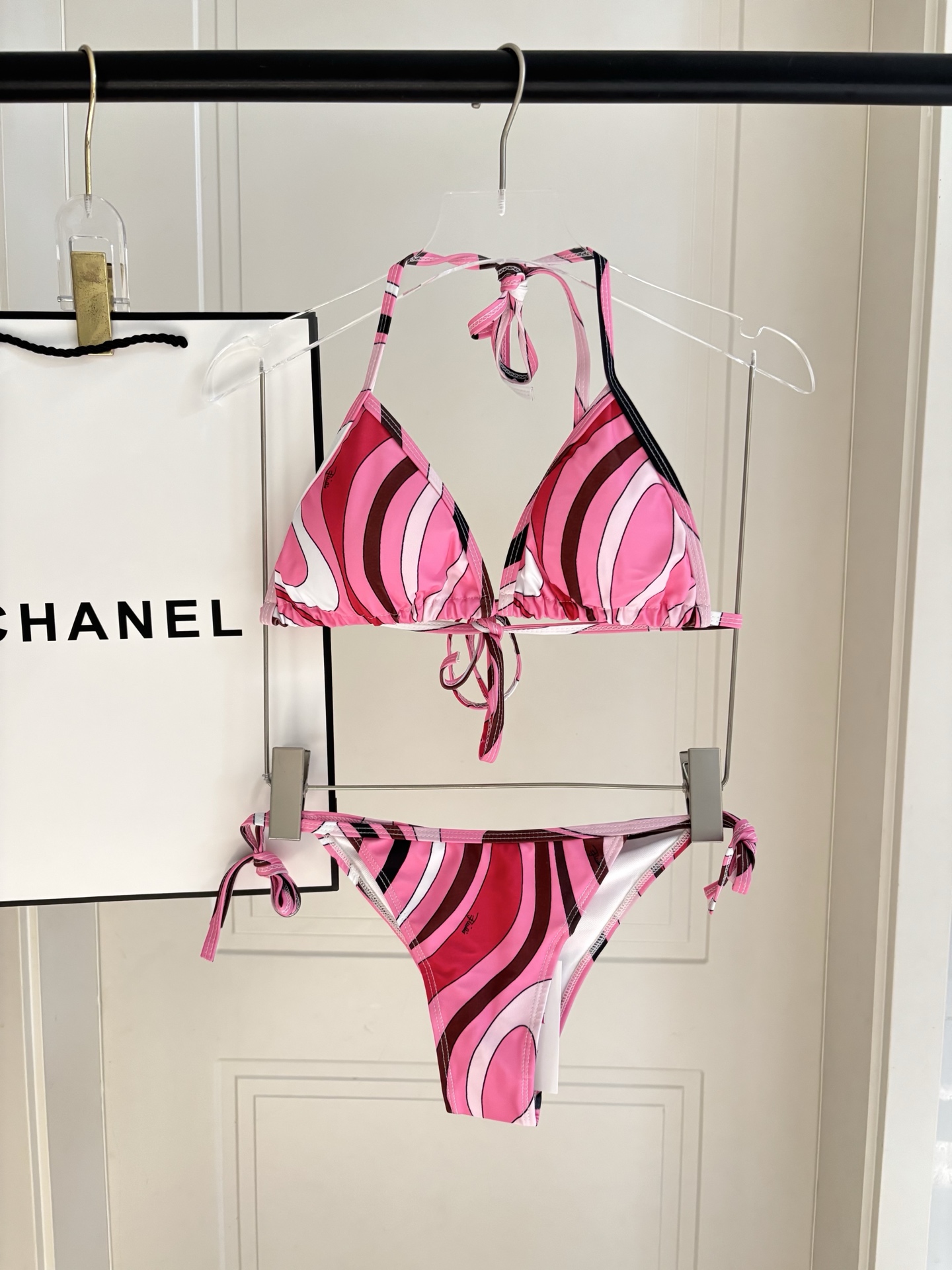 Pucci专柜新款比基尼😍🥰适合多种场景的游泳衣🏊‍♀️海边 游泳池 温泉 水上乐园 漂流都可以😌面料：