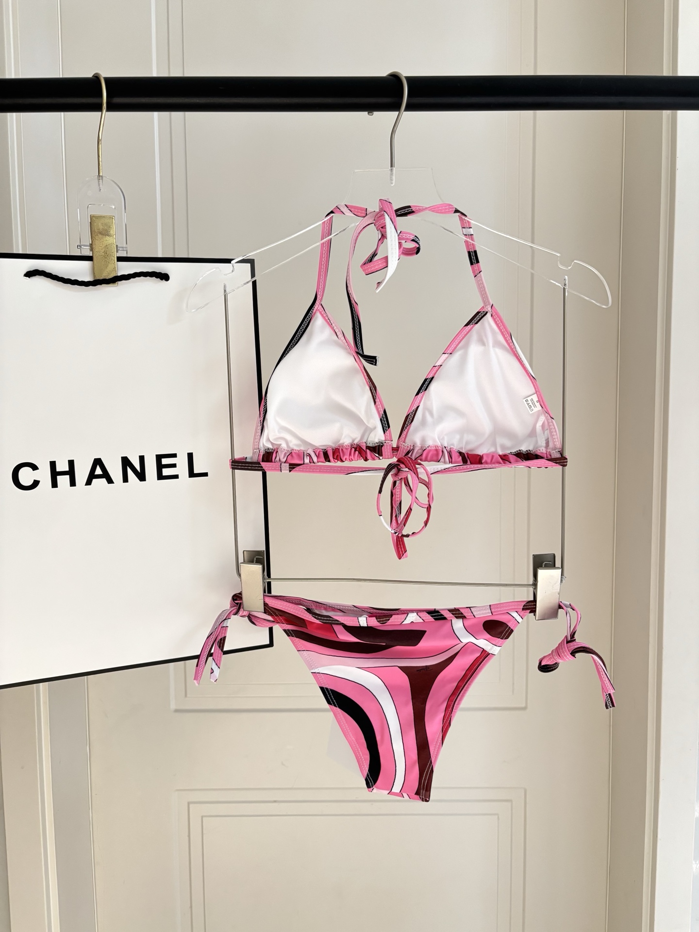 Pucci专柜新款比基尼😍🥰适合多种场景的游泳衣🏊‍♀️海边 游泳池 温泉 水上乐园 漂流都可以😌面料：