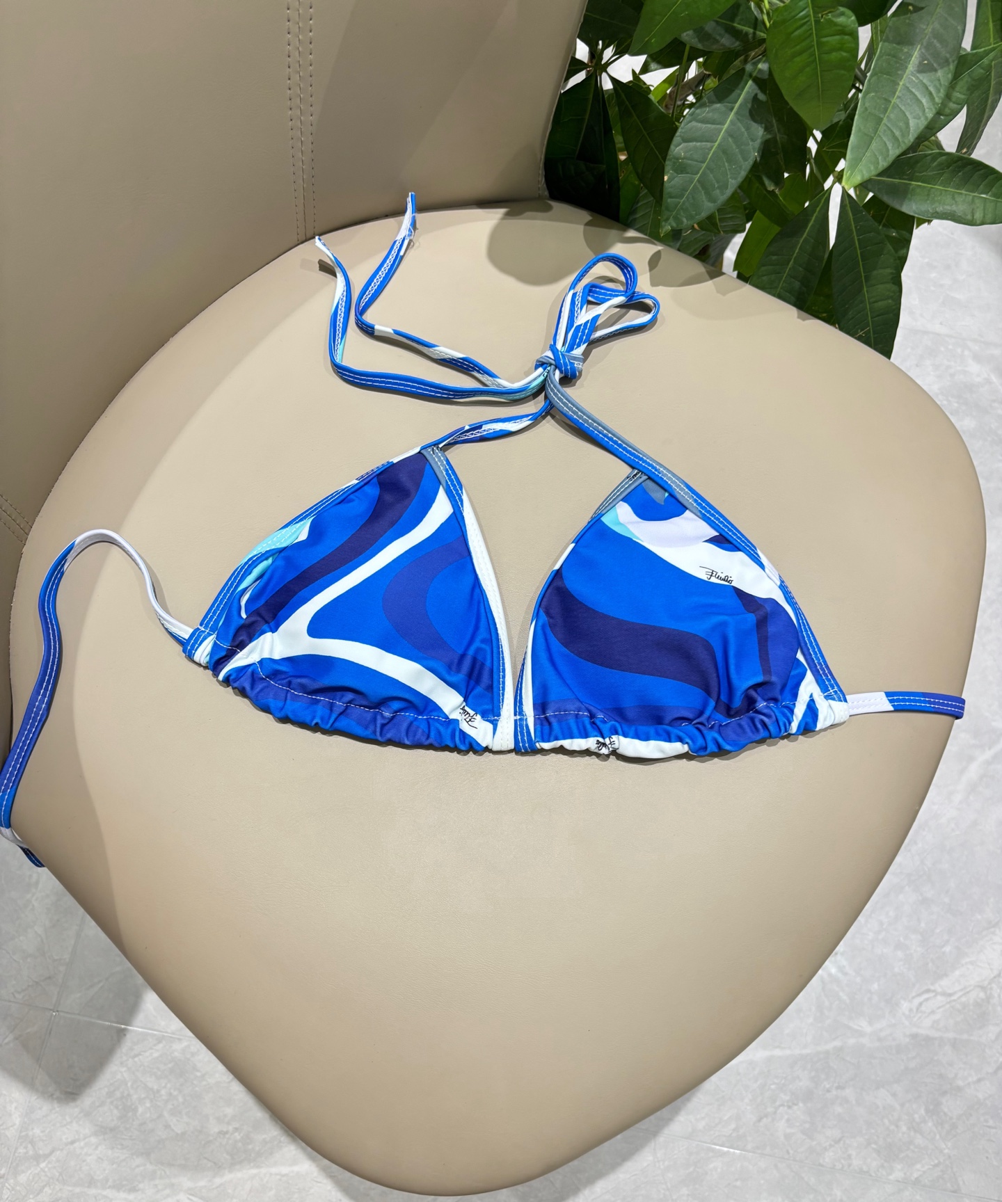 Pucci专柜新款比基尼😍🥰适合多种场景的游泳衣🏊‍♀️海边 游泳池 温泉 水上乐园 漂流都可以😌面料：