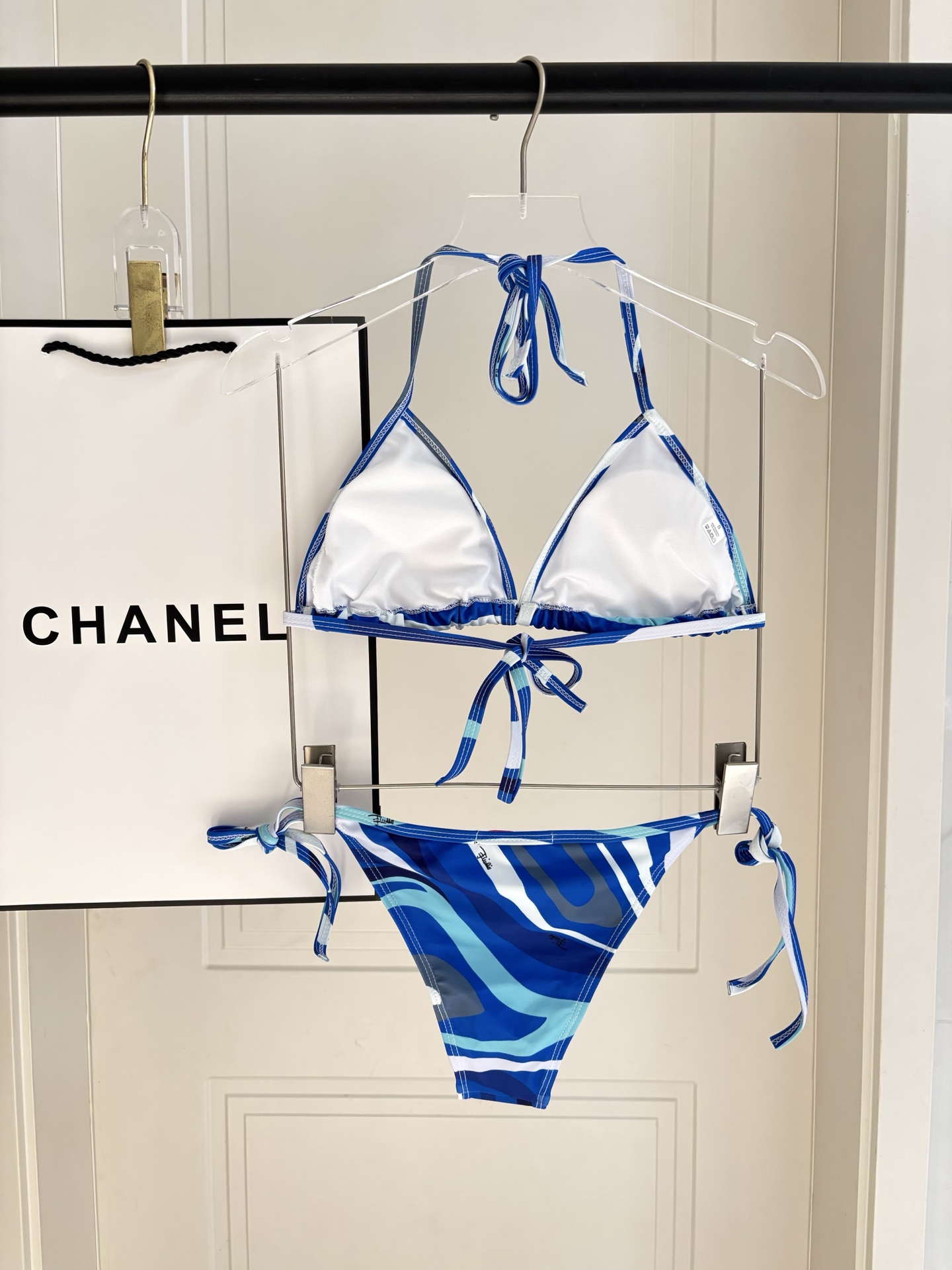 Pucci专柜新款比基尼😍🥰适合多种场景的游泳衣🏊‍♀️海边 游泳池 温泉 水上乐园 漂流都可以😌面料：