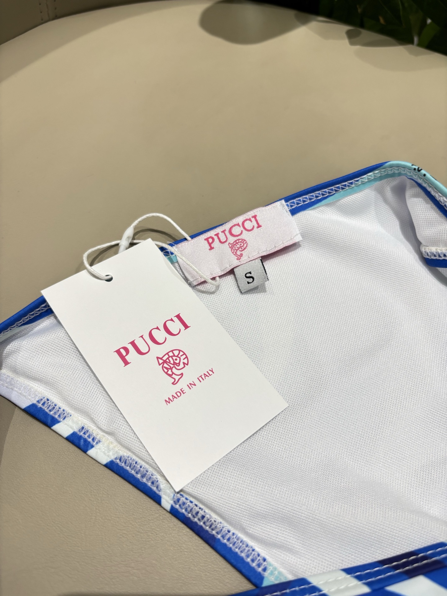 Pucci专柜新款比基尼😍🥰适合多种场景的游泳衣🏊‍♀️海边 游泳池 温泉 水上乐园 漂流都可以😌面料：