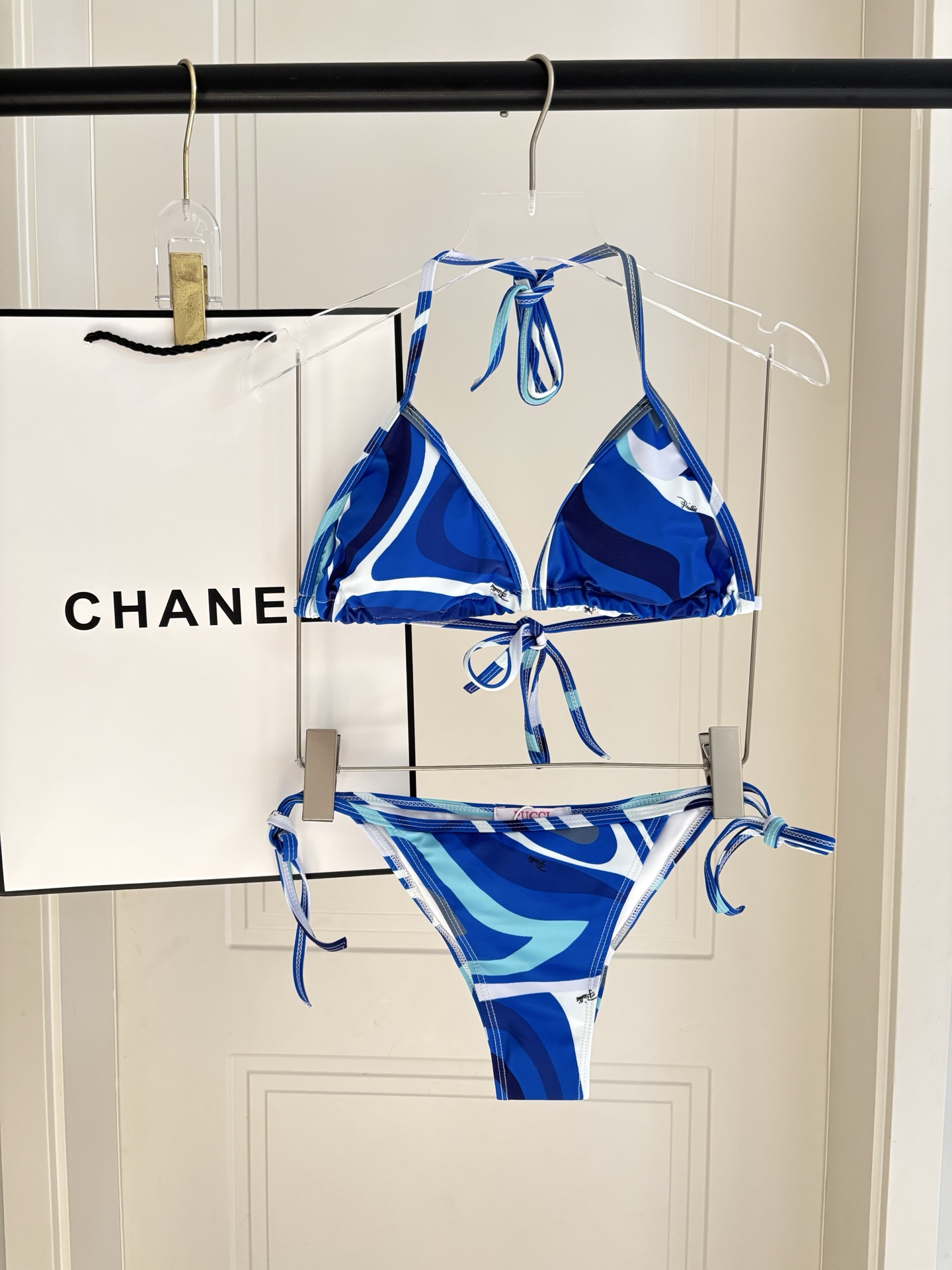 Pucci专柜新款比基尼😍🥰适合多种场景的游泳衣🏊‍♀️海边 游泳池 温泉 水上乐园 漂流都可以😌面料：