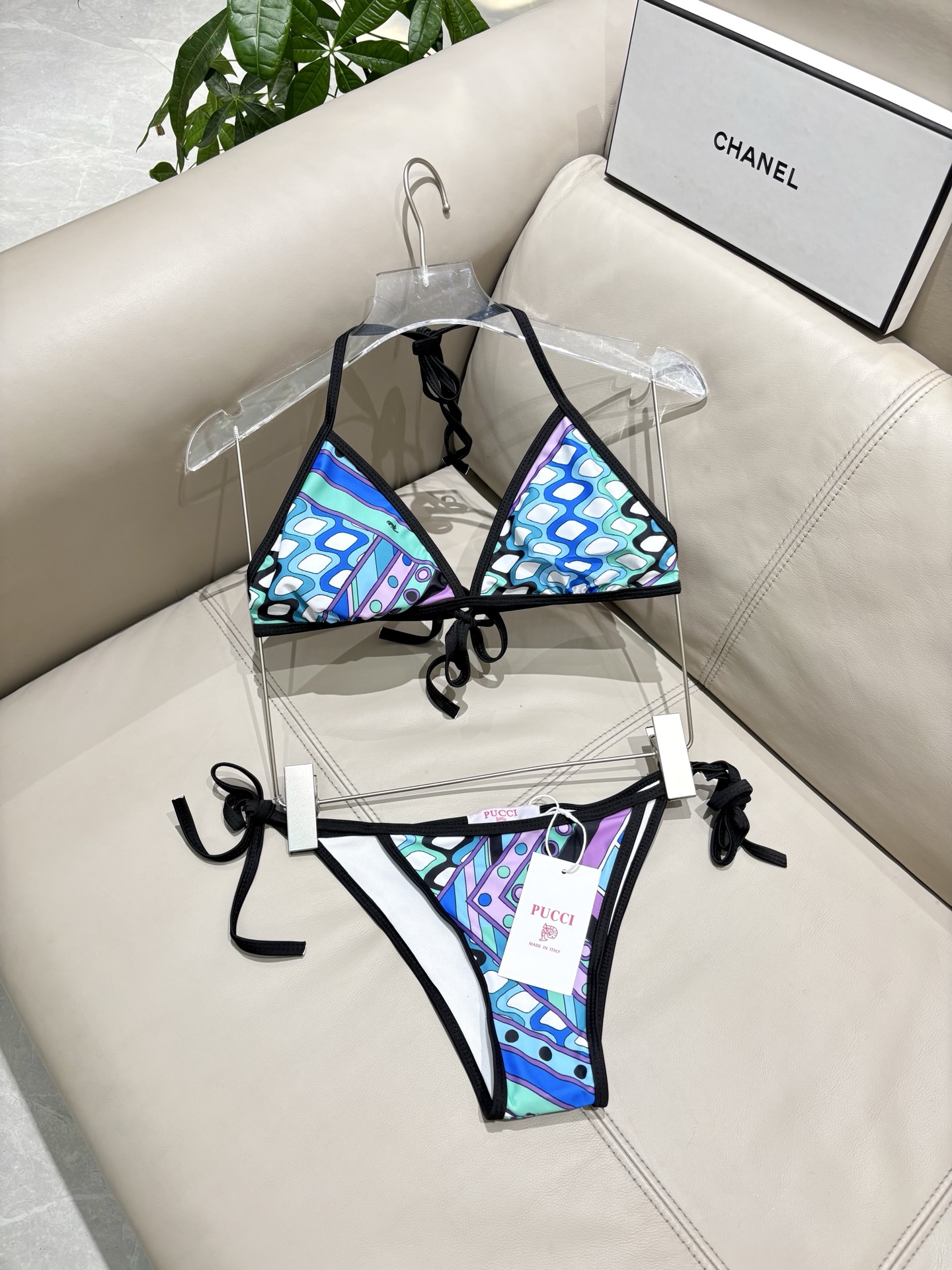 Pucci专柜新款比基尼😍🥰适合多种场景的游泳衣🏊‍♀️海边 游泳池 温泉 水上乐园 漂流都可以😌面料：