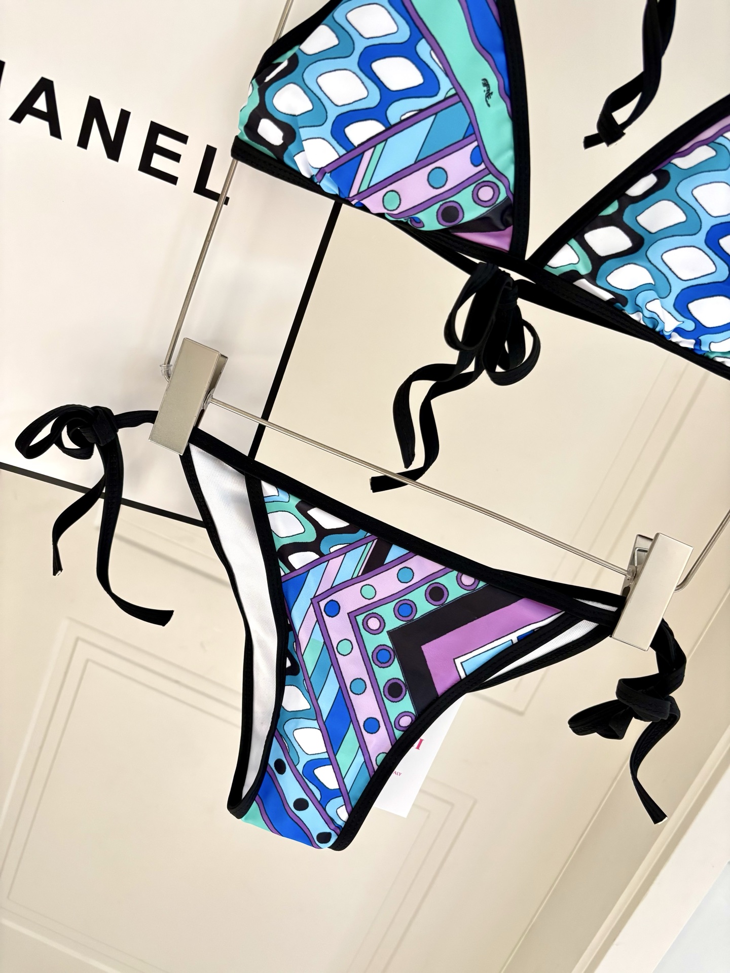 Pucci专柜新款比基尼😍🥰适合多种场景的游泳衣🏊‍♀️海边 游泳池 温泉 水上乐园 漂流都可以😌面料：