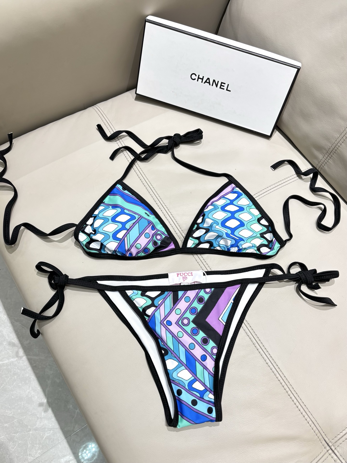 Pucci专柜新款比基尼😍🥰适合多种场景的游泳衣🏊‍♀️海边 游泳池 温泉 水上乐园 漂流都可以😌面料：