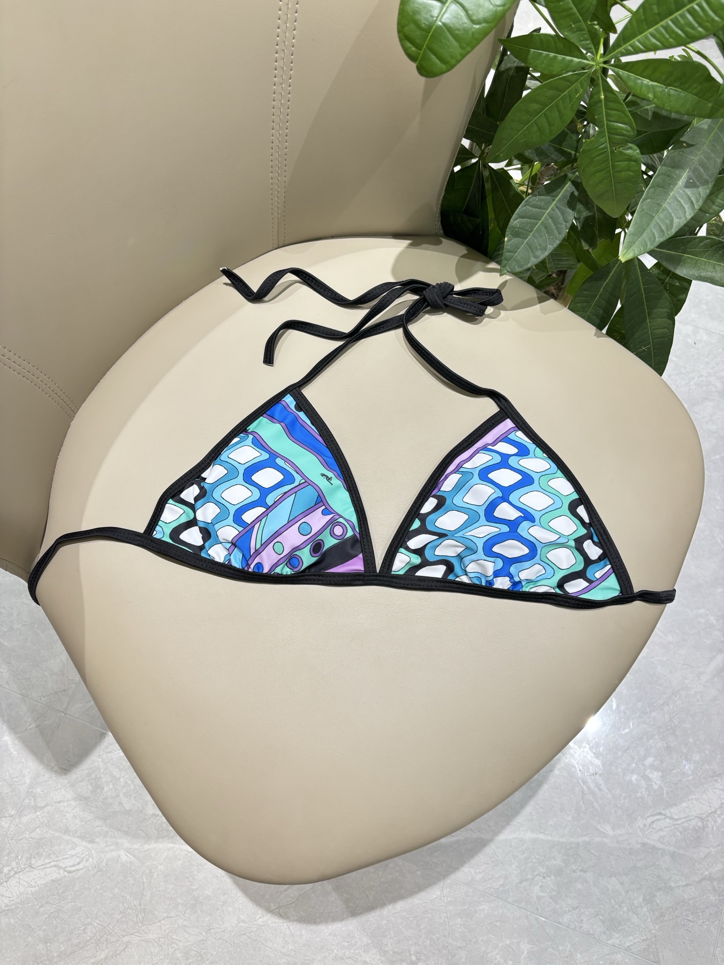 Pucci专柜新款比基尼😍🥰适合多种场景的游泳衣🏊‍♀️海边 游泳池 温泉 水上乐园 漂流都可以😌面料：