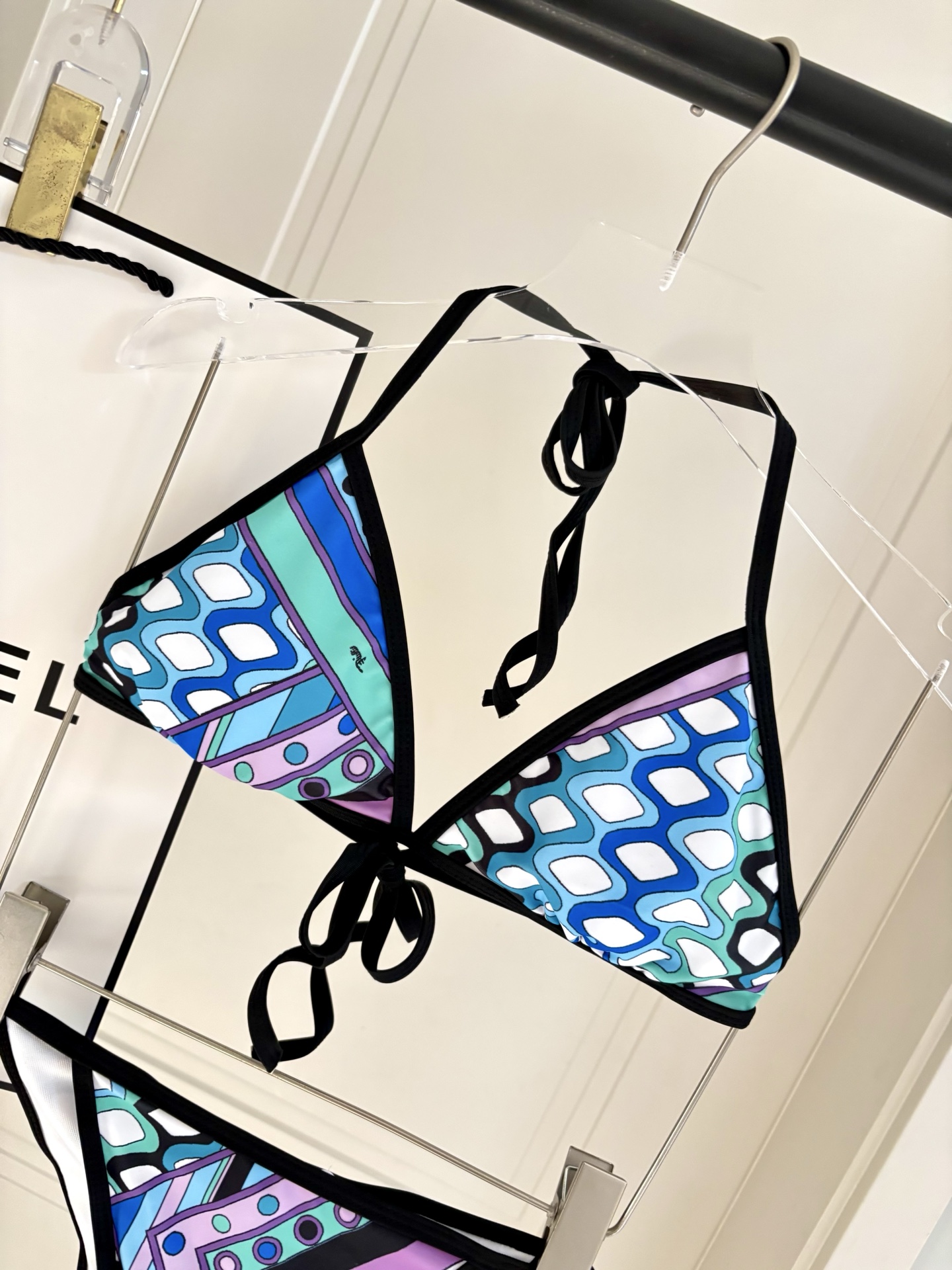 Pucci专柜新款比基尼😍🥰适合多种场景的游泳衣🏊‍♀️海边 游泳池 温泉 水上乐园 漂流都可以😌面料：