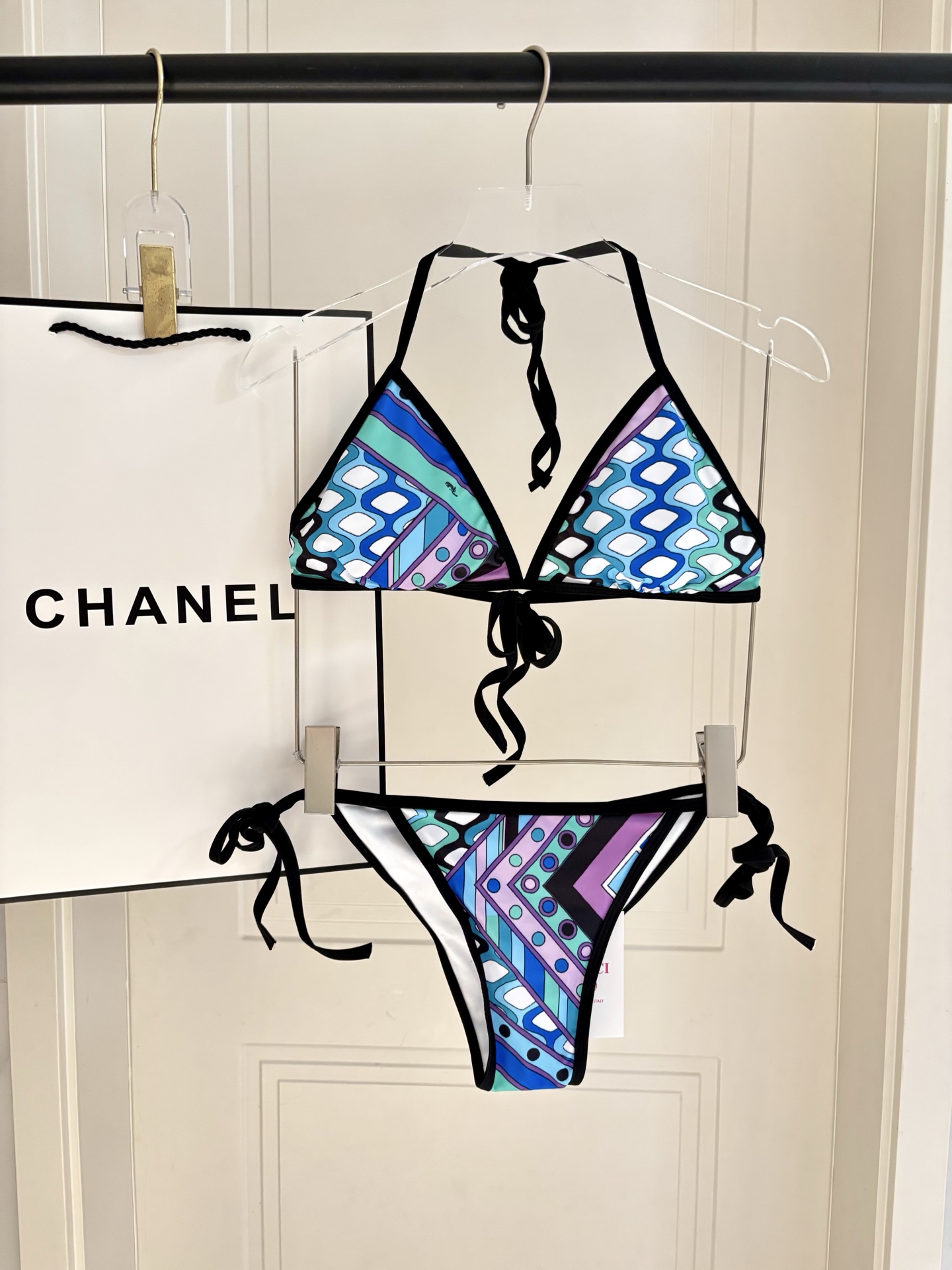 Pucci专柜新款比基尼😍🥰适合多种场景的游泳衣🏊‍♀️海边 游泳池 温泉 水上乐园 漂流都可以😌面料：