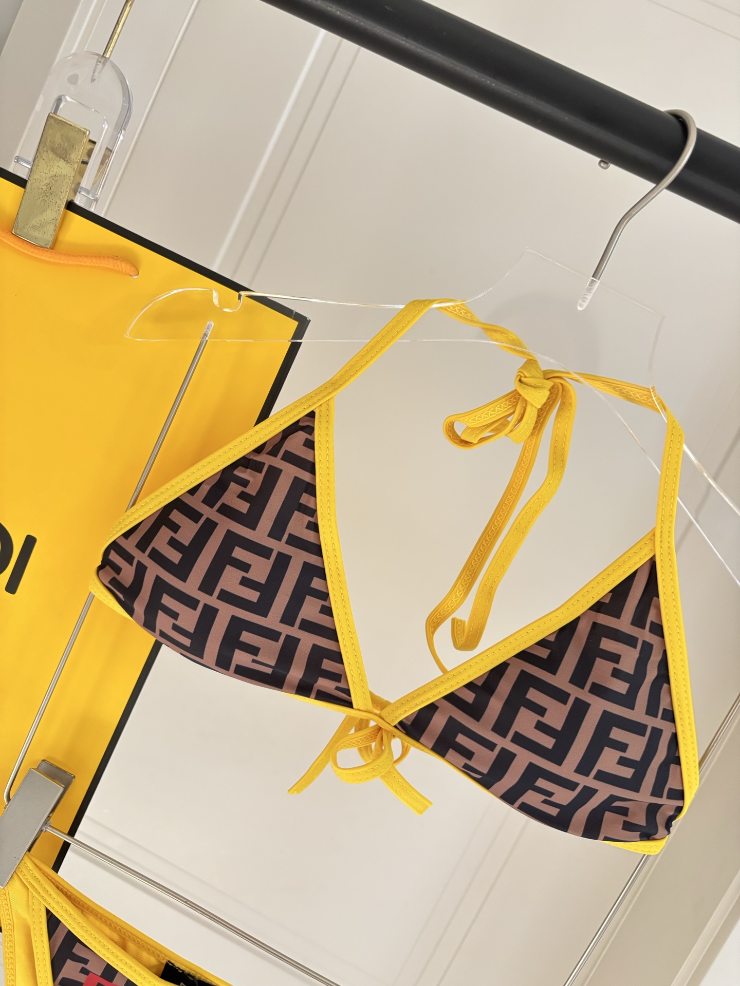 芬迪专柜新款比基尼😍🥰适合多种场景的游泳衣🏊‍♀️海边 游泳池 温泉 水上乐园 漂流都可以😌面料：透气舒