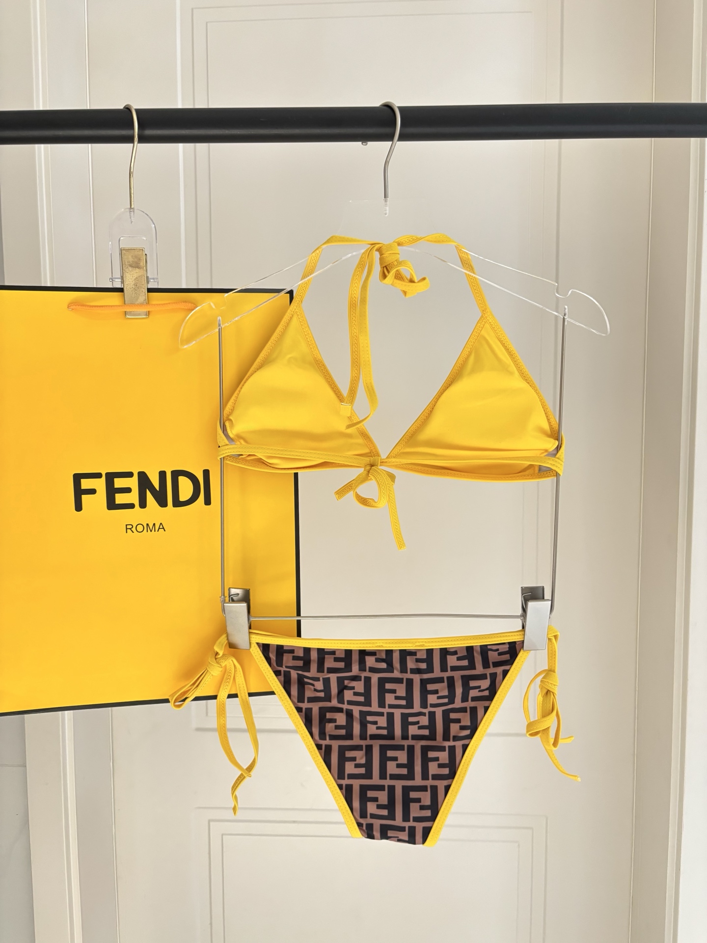 芬迪专柜新款比基尼😍🥰适合多种场景的游泳衣🏊‍♀️海边 游泳池 温泉 水上乐园 漂流都可以😌面料：透气舒