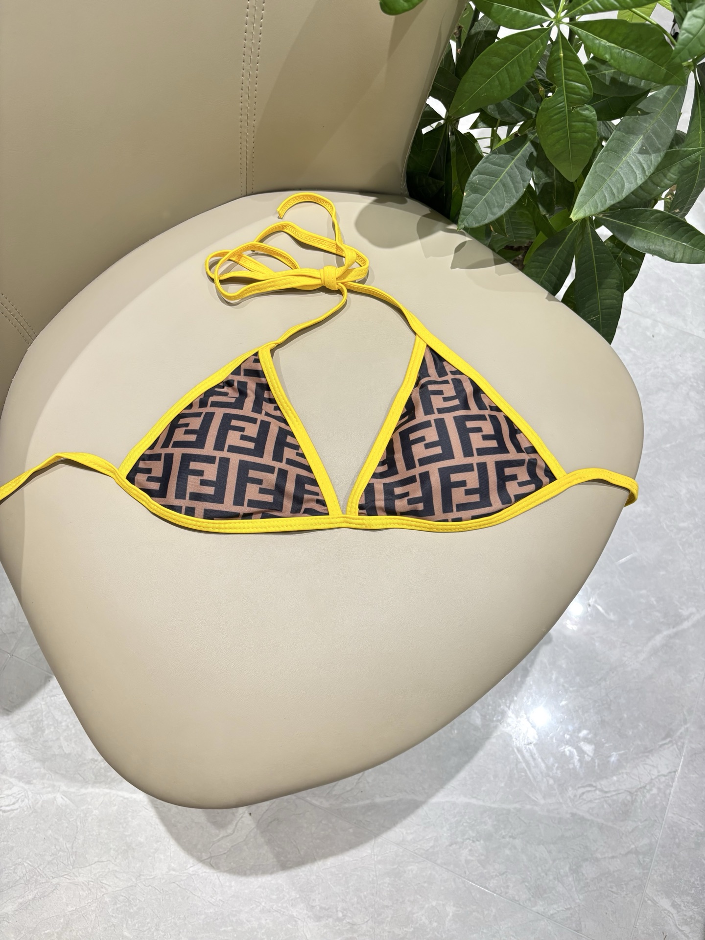 芬迪专柜新款比基尼😍🥰适合多种场景的游泳衣🏊‍♀️海边 游泳池 温泉 水上乐园 漂流都可以😌面料：透气舒