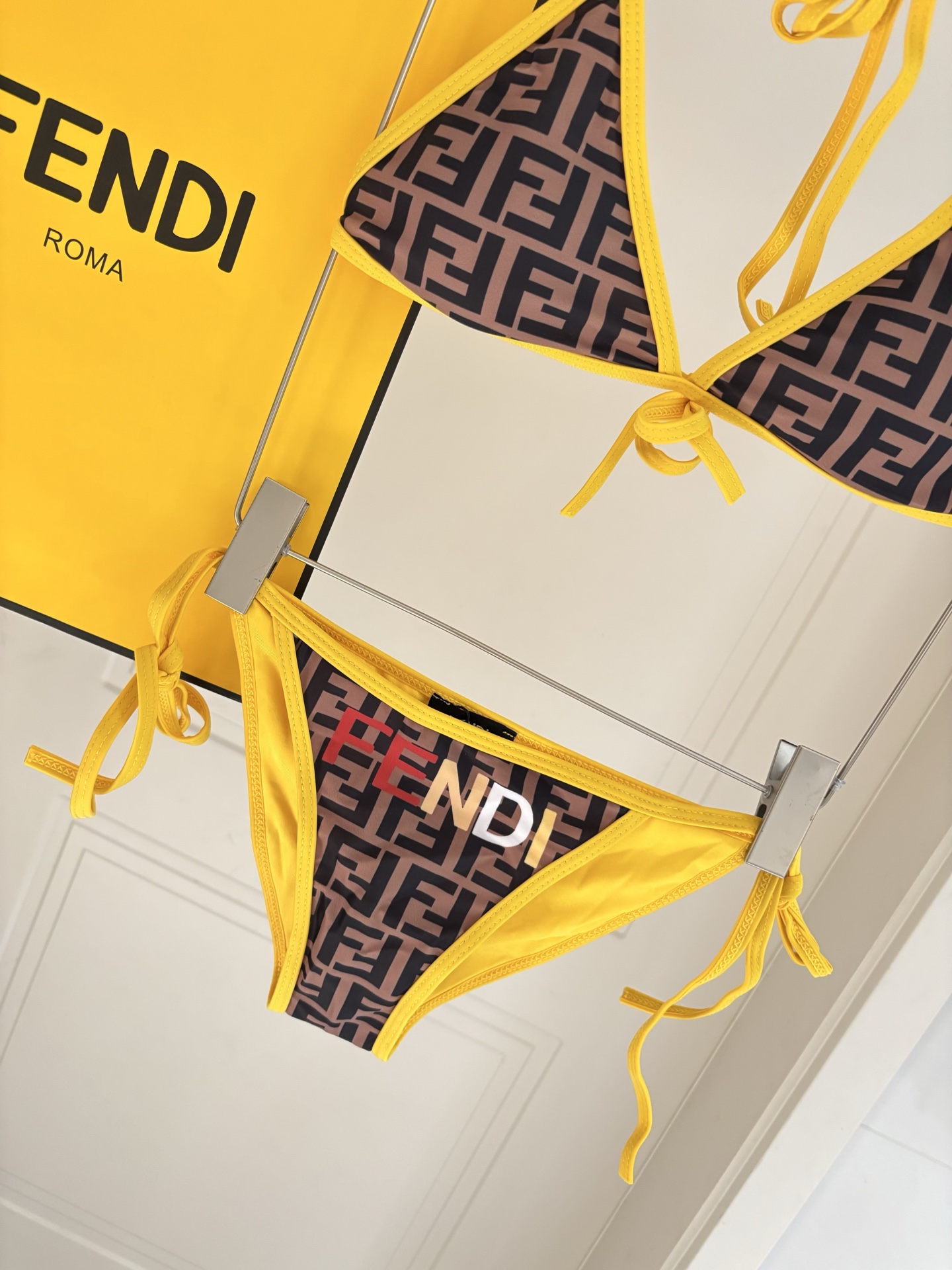 芬迪专柜新款比基尼😍🥰适合多种场景的游泳衣🏊‍♀️海边 游泳池 温泉 水上乐园 漂流都可以😌面料：透气舒