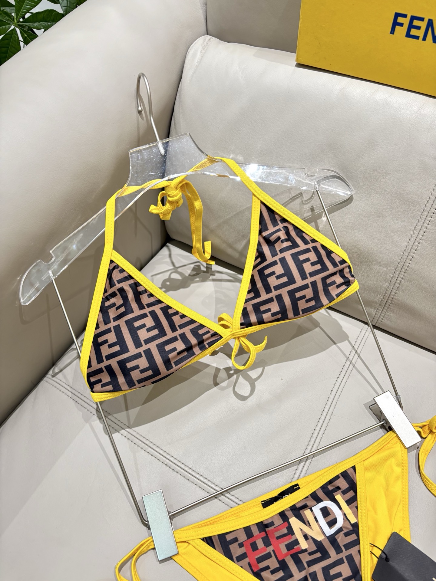 芬迪专柜新款比基尼😍🥰适合多种场景的游泳衣🏊‍♀️海边 游泳池 温泉 水上乐园 漂流都可以😌面料：透气舒