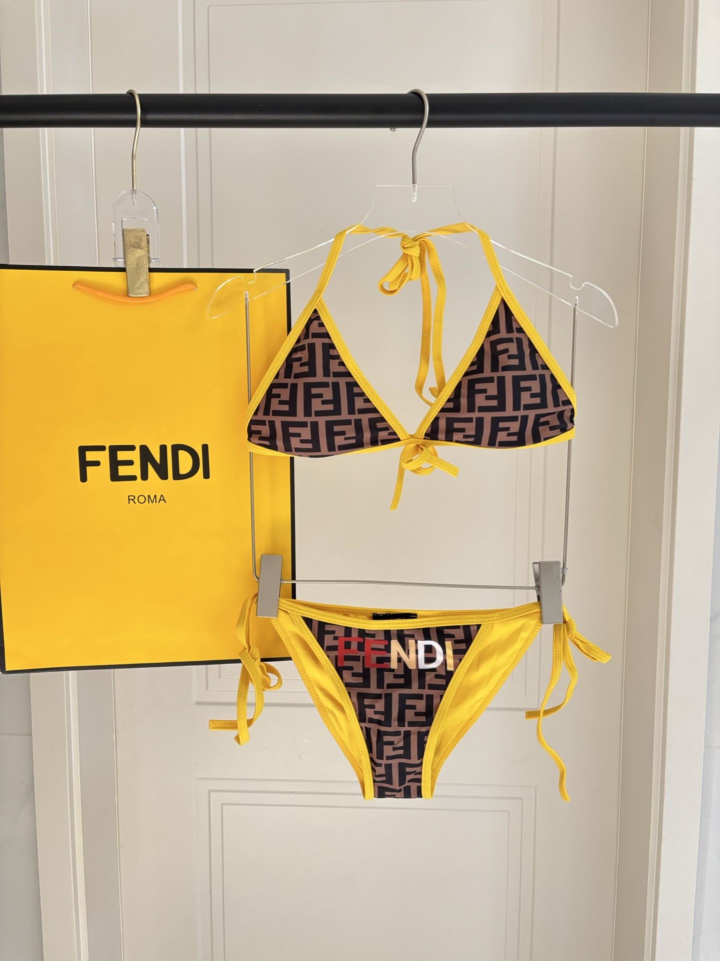 芬迪专柜新款比基尼😍🥰适合多种场景的游泳衣🏊‍♀️海边 游泳池 温泉 水上乐园 漂流都可以😌面料：透气舒