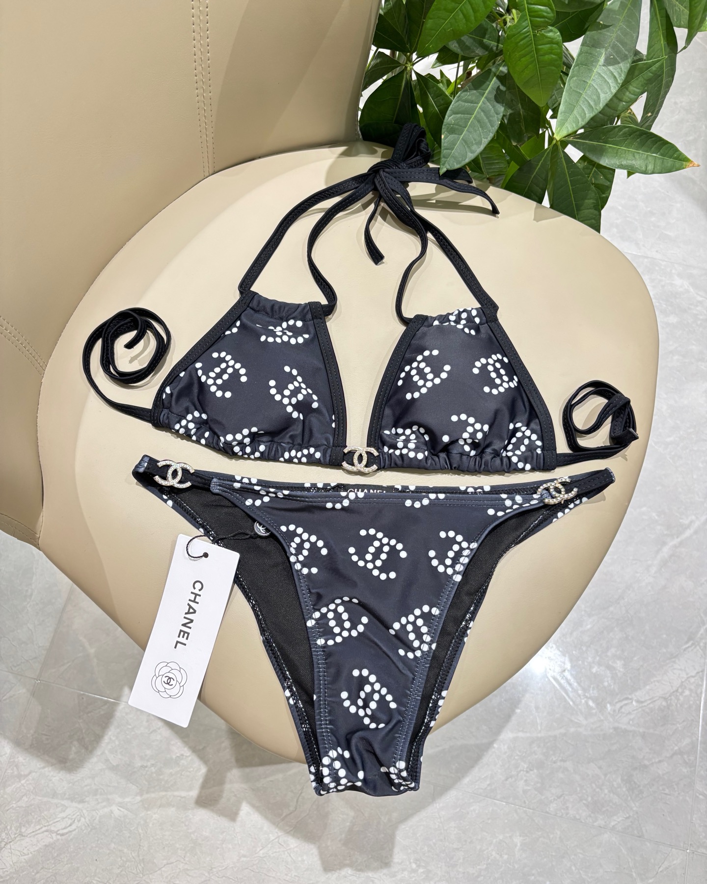 Chanel专柜新款比基尼😍🥰适合多种场景的游泳衣🏊‍♀️海边 游泳池 温泉 水上乐园 漂流都可以😌面料