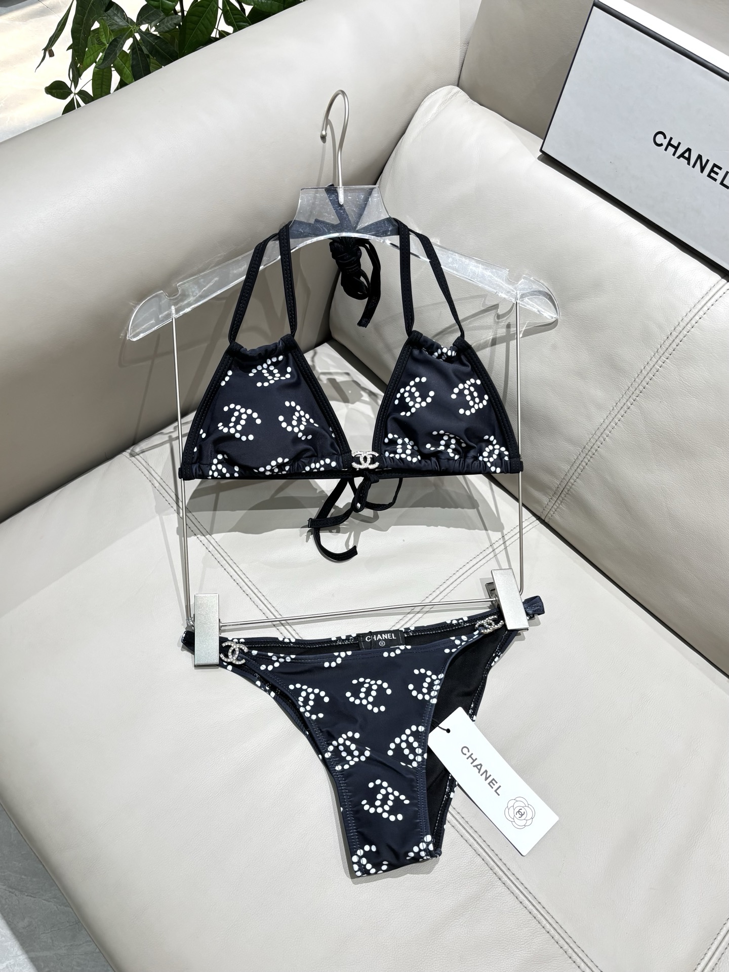 Chanel专柜新款比基尼😍🥰适合多种场景的游泳衣🏊‍♀️海边 游泳池 温泉 水上乐园 漂流都可以😌面料