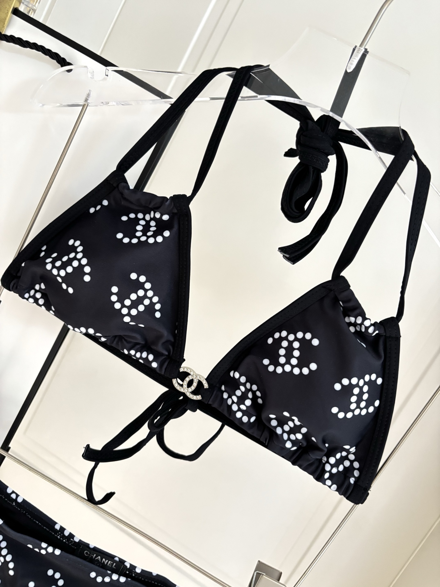 Chanel专柜新款比基尼😍🥰适合多种场景的游泳衣🏊‍♀️海边 游泳池 温泉 水上乐园 漂流都可以😌面料