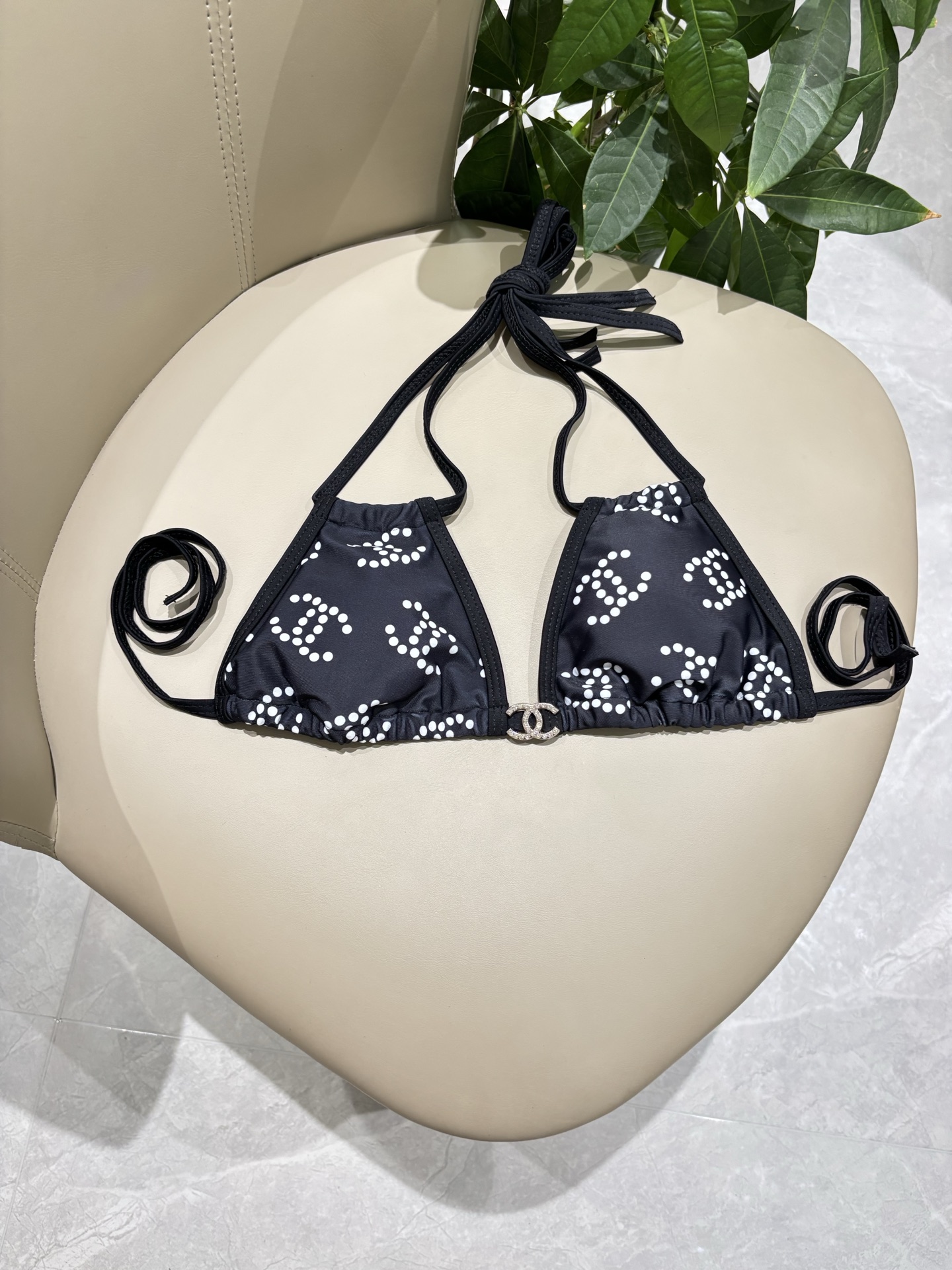 Chanel专柜新款比基尼😍🥰适合多种场景的游泳衣🏊‍♀️海边 游泳池 温泉 水上乐园 漂流都可以😌面料