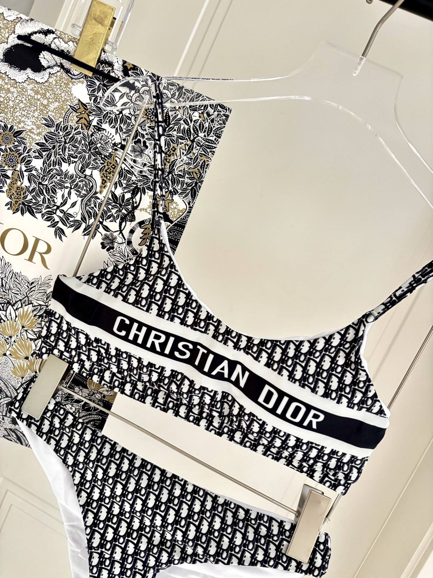 迪奥专柜新款三件套 比基尼加裙子 😍🥰适合多种场景的游泳衣🏊‍♀️海边 游泳池 温泉 水上乐园 漂流都可