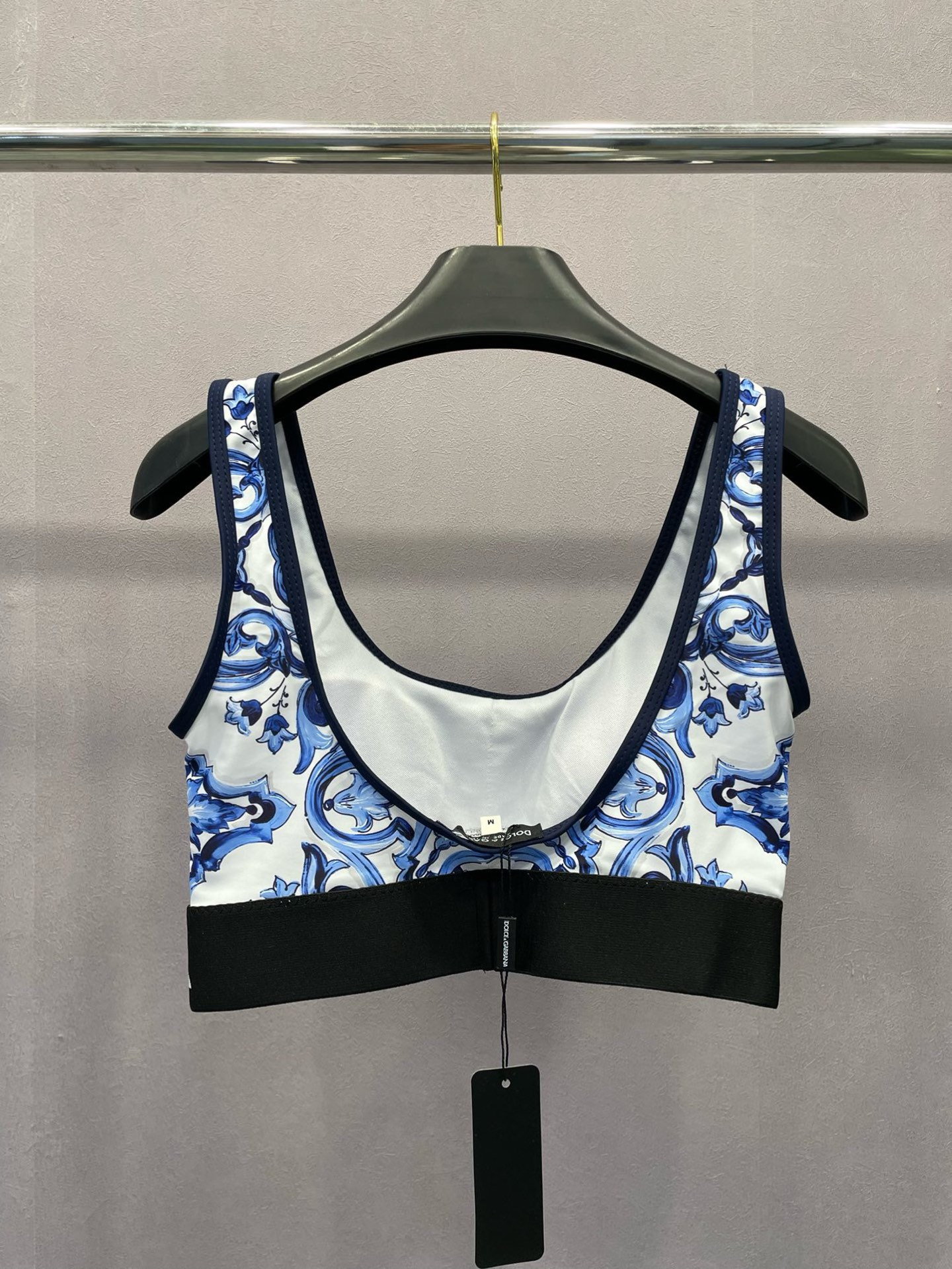 DG新款高弹力健身瑜伽服运动套装~塑腰小背心（带胸垫）+修身提臀显瘦打底裤踩脚 黑色 S M L Xl