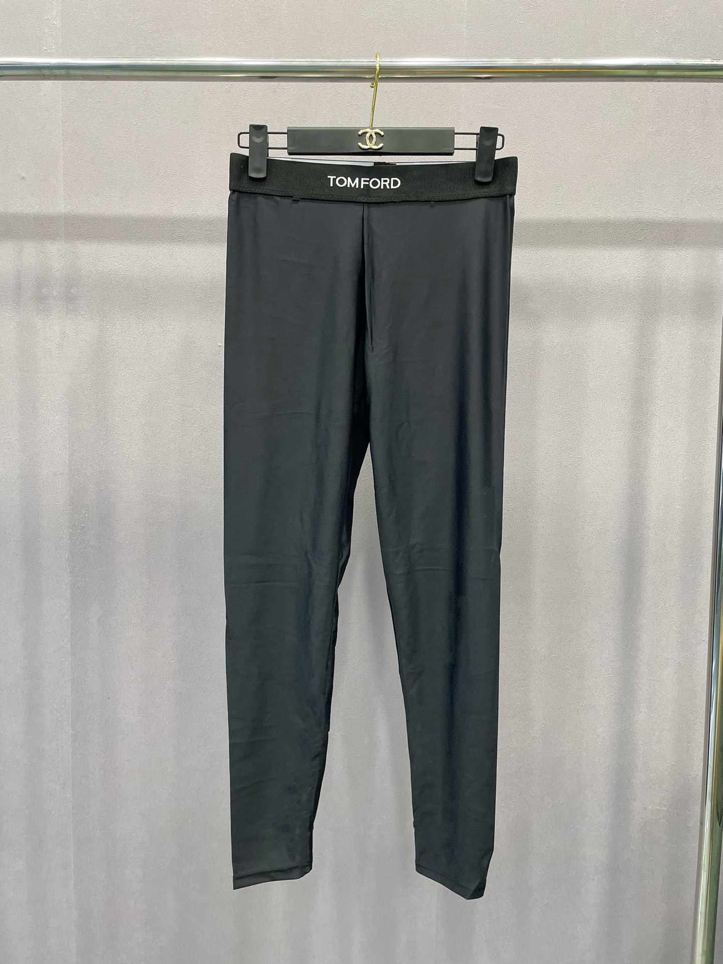 Tom Ford新款渐变高弹力健身瑜伽服运动套装~性感小吊带（有胸垫）+修身提臀显瘦打底裤脚 码数：SM