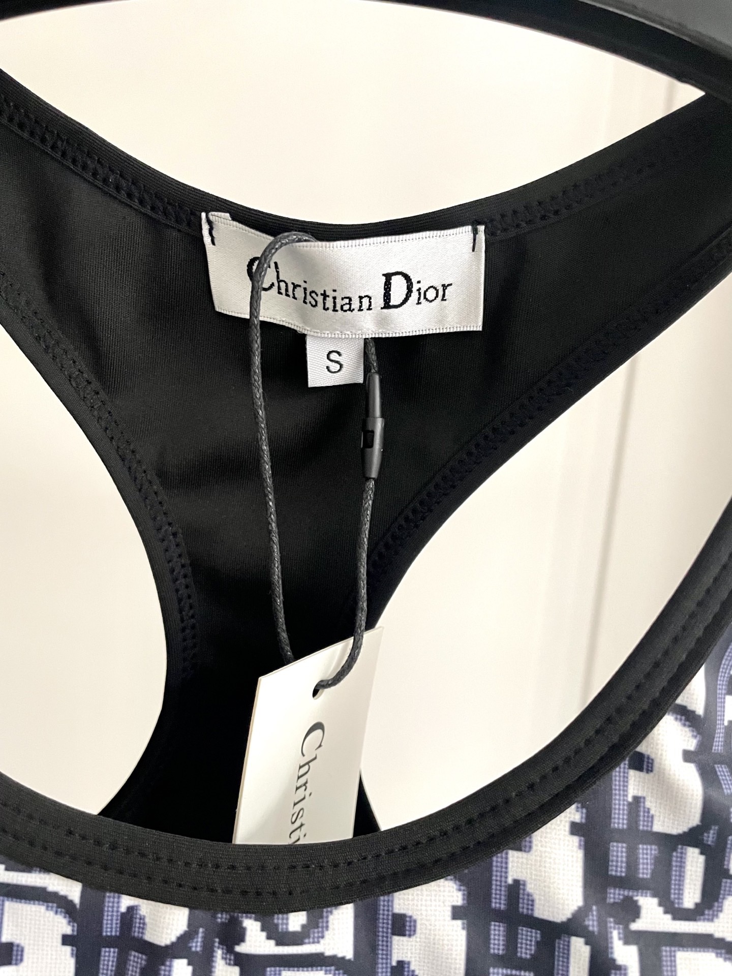 迪奥 新款弹力健身瑜伽服运动套装~性感小吊带（有胸垫）+修身提臀显瘦打底裤脚 码数：SM L Xl