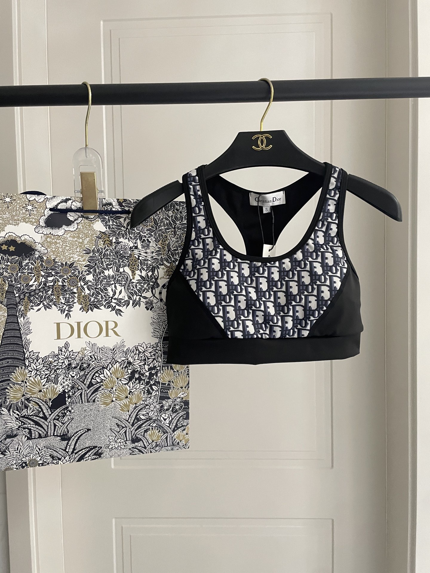 迪奥 新款弹力健身瑜伽服运动套装~性感小吊带（有胸垫）+修身提臀显瘦打底裤脚 码数：SM L Xl