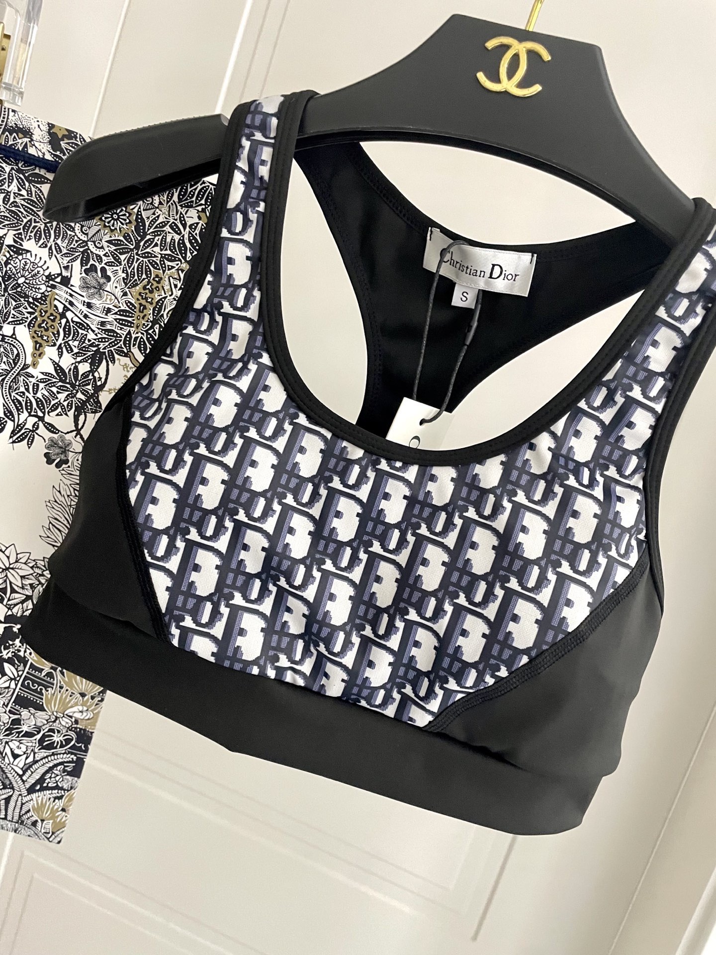 迪奥 新款弹力健身瑜伽服运动套装~性感小吊带（有胸垫）+修身提臀显瘦打底裤脚 码数：SM L Xl