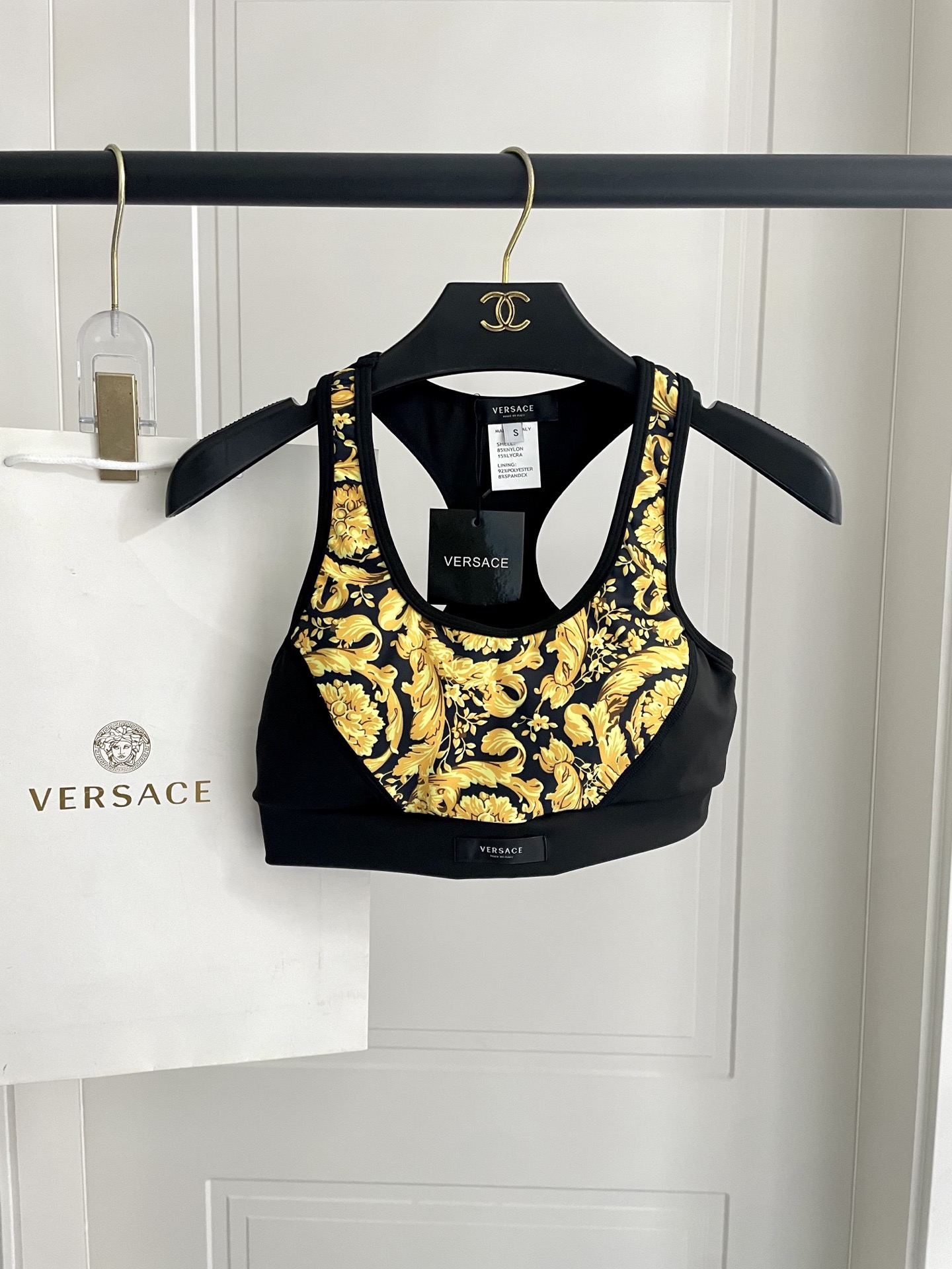 范思哲新款弹力健身瑜伽服运动套装~性感小吊带（有胸垫）+修身提臀显瘦打底裤脚 码数：SM L Xl