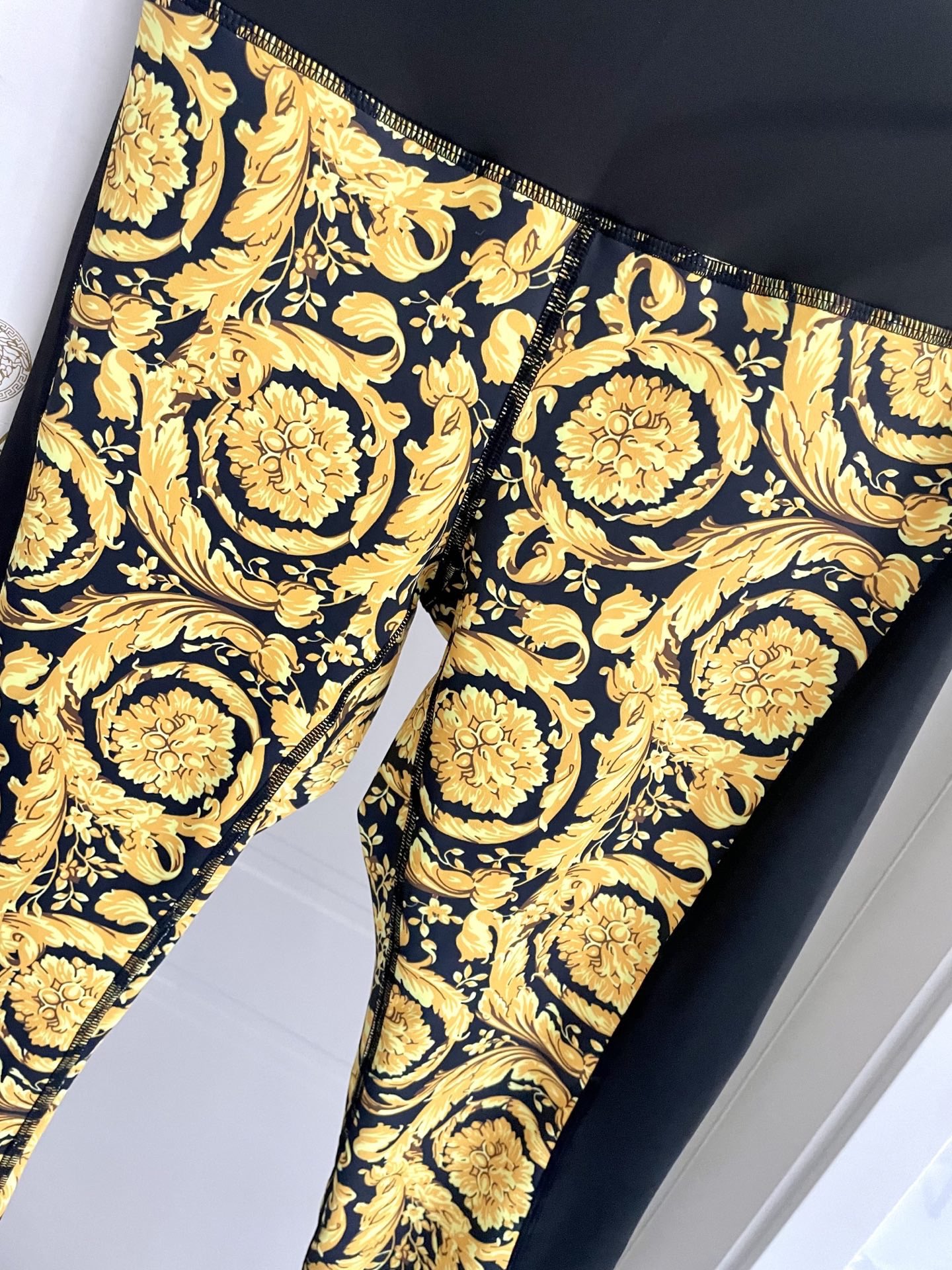 范思哲新款弹力健身瑜伽服运动套装~性感小吊带（有胸垫）+修身提臀显瘦打底裤脚 码数：SM L Xl