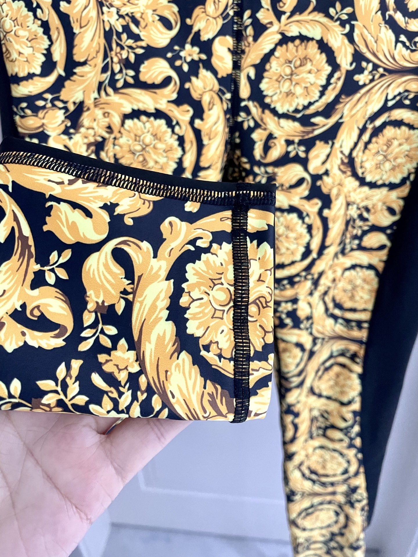 范思哲新款弹力健身瑜伽服运动套装~性感小吊带（有胸垫）+修身提臀显瘦打底裤脚 码数：SM L Xl