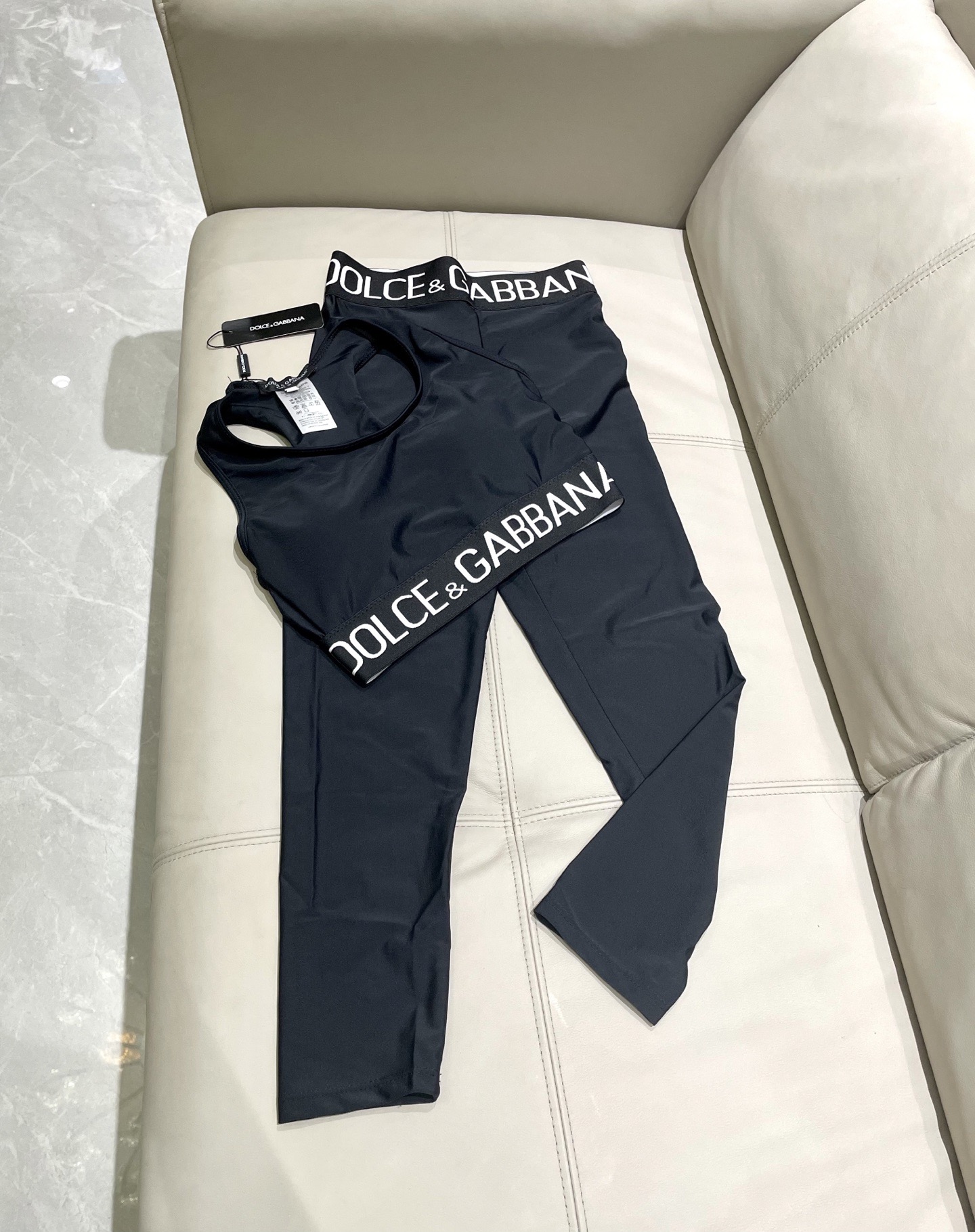 DG新款弹力健身瑜伽服运动套装~性感小吊带（有胸垫）+修身提臀显瘦打底裤脚 码数：SM L Xl