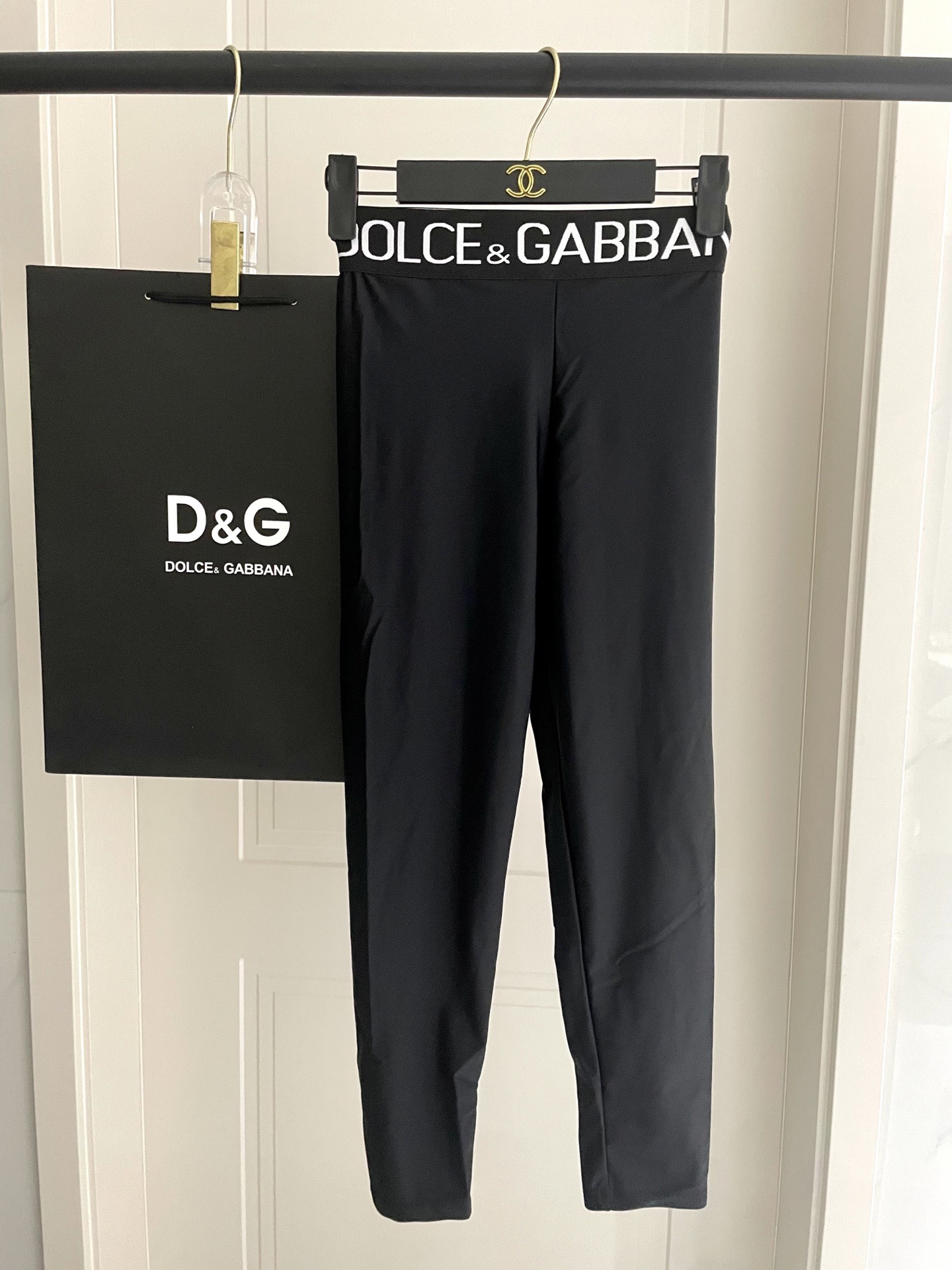 DG新款弹力健身瑜伽服运动套装~性感小吊带（有胸垫）+修身提臀显瘦打底裤脚 码数：SM L Xl