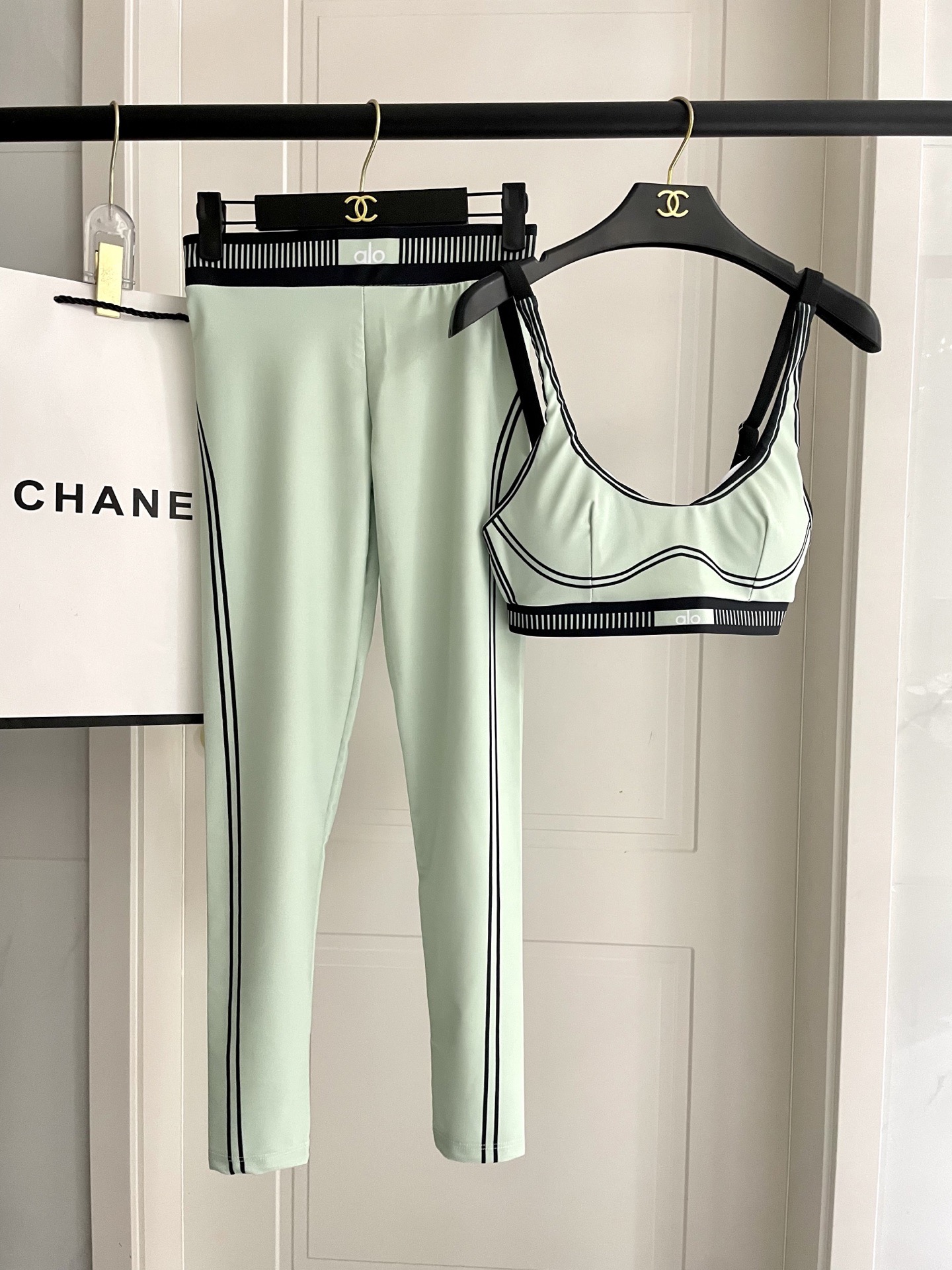 ALO新款高弹力健身长款瑜伽服运动套装~小背心➕修身提臀显瘦打底裤S M L Xl