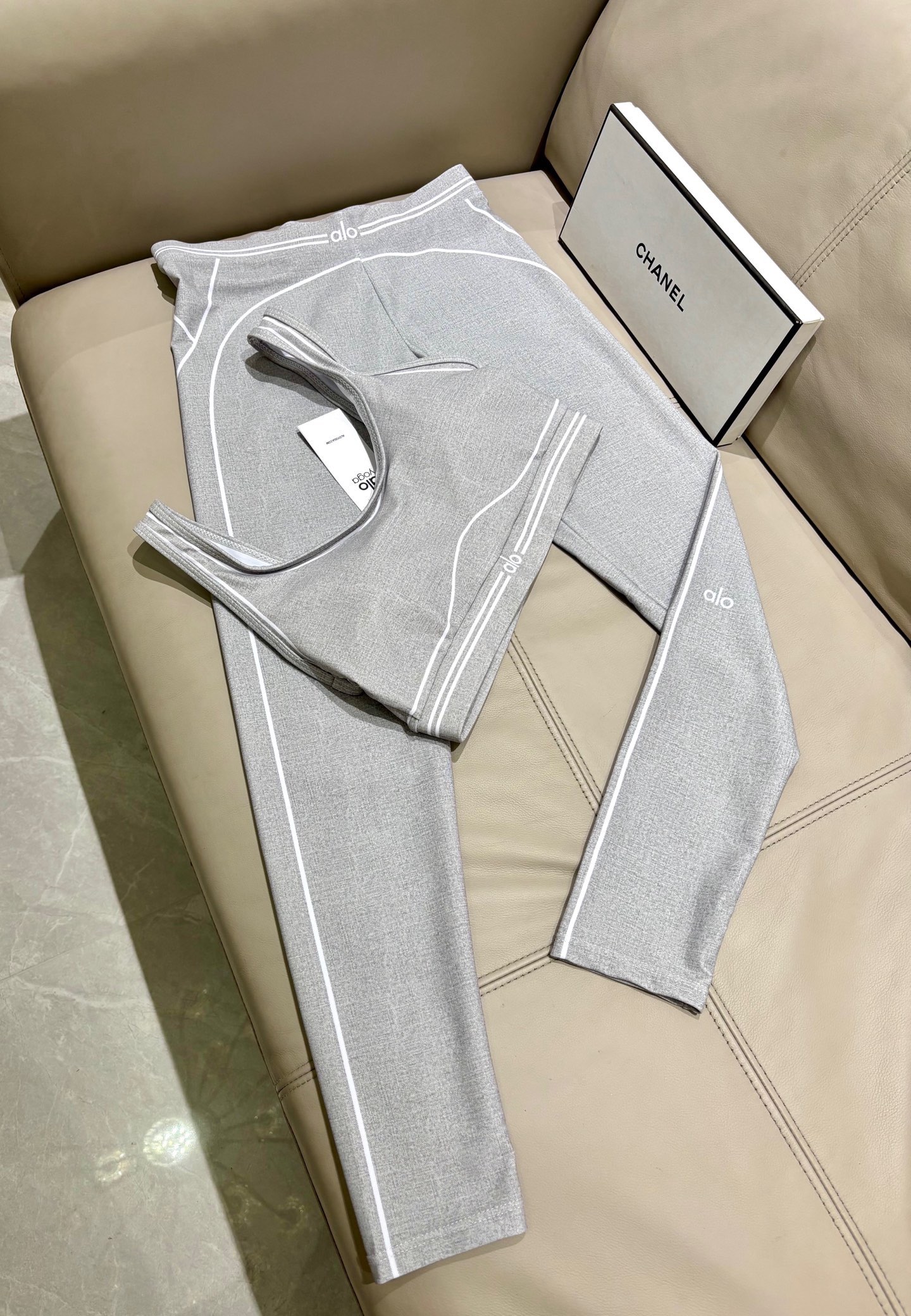 ALO新款高弹力健身长款瑜伽服运动套装~小背心➕修身提臀显瘦打底裤S M L Xl