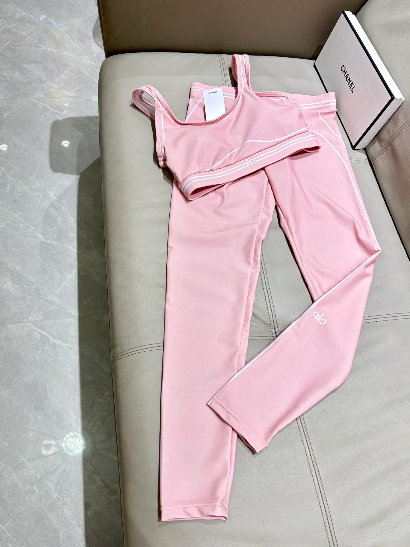 ALO新款高弹力健身长款瑜伽服运动套装~小背心➕修身提臀显瘦打底裤S M L Xl