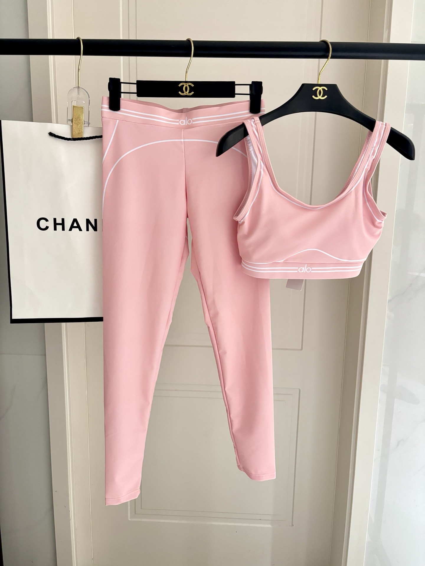 ALO新款高弹力健身长款瑜伽服运动套装~小背心➕修身提臀显瘦打底裤S M L Xl