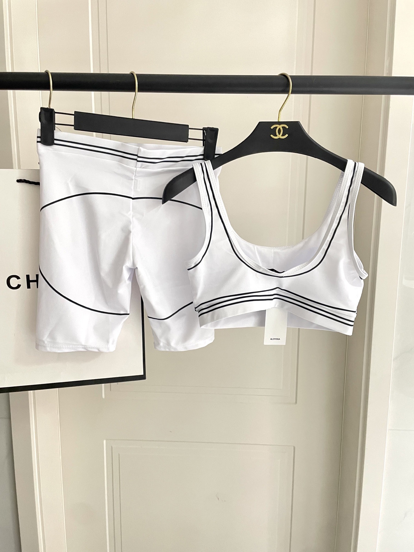 ALO新款高弹力健身短款瑜伽服运动套装~小背心➕修身提臀显瘦打底裤S M L Xl