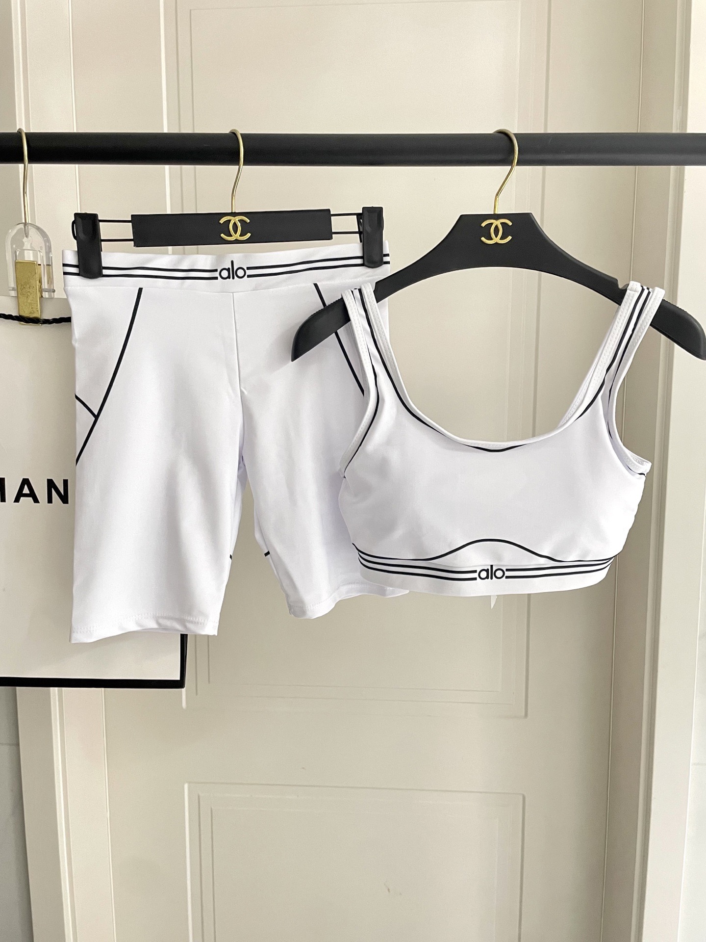 ALO新款高弹力健身短款瑜伽服运动套装~小背心➕修身提臀显瘦打底裤S M L Xl