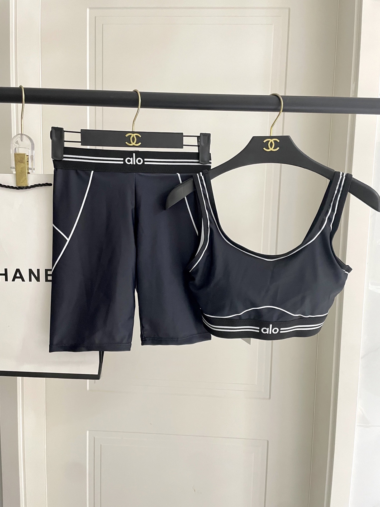 ALO新款高弹力健身短款瑜伽服运动套装~小背心➕修身提臀显瘦打底裤S M L Xl