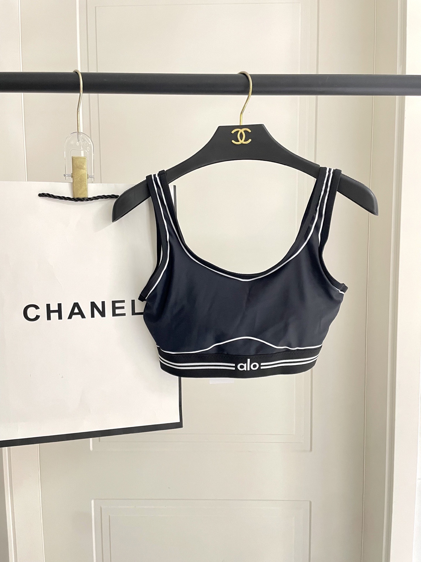 ALO新款高弹力健身短款瑜伽服运动套装~小背心➕修身提臀显瘦打底裤S M L Xl