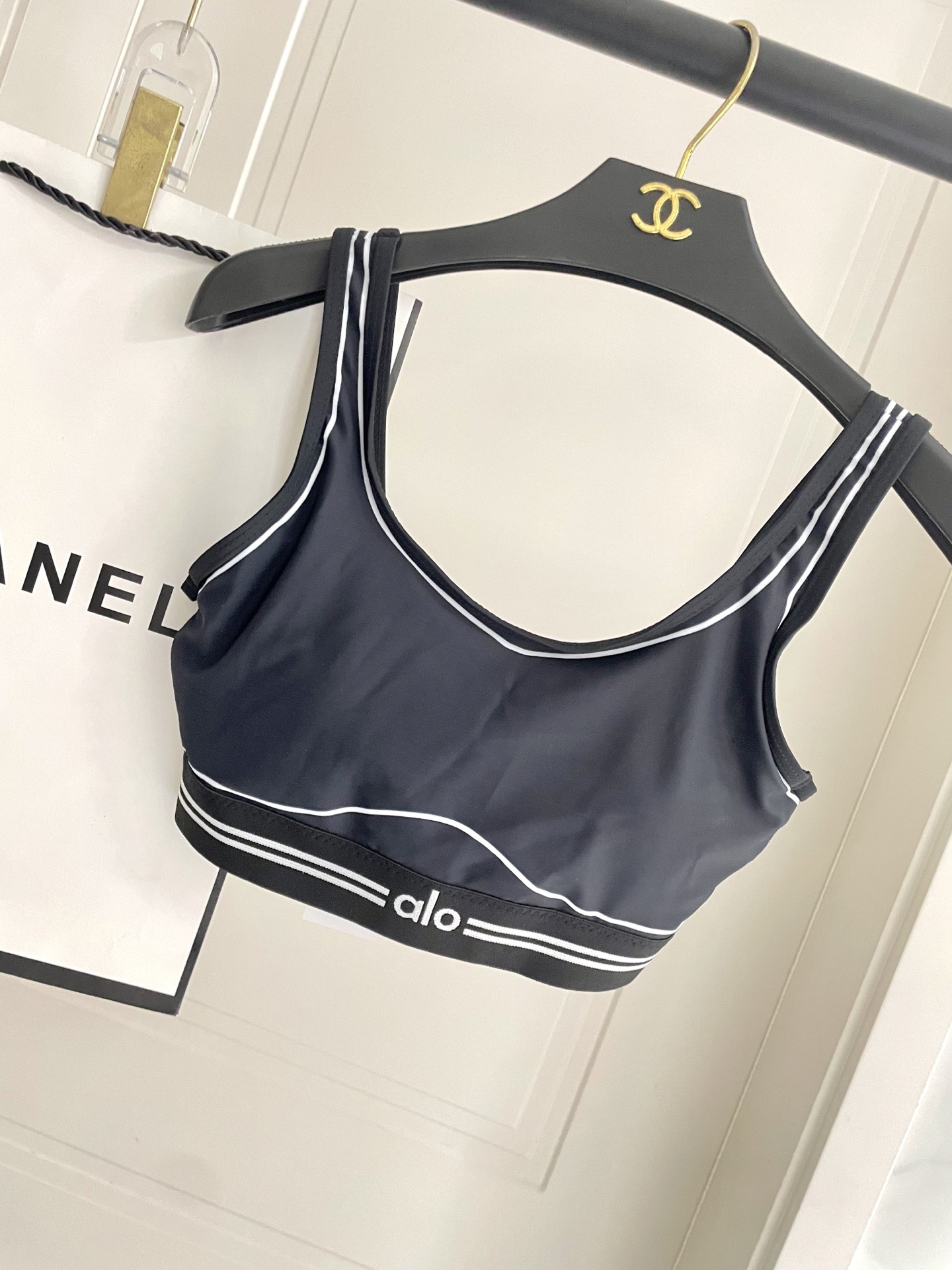 ALO新款高弹力健身短款瑜伽服运动套装~小背心➕修身提臀显瘦打底裤S M L Xl