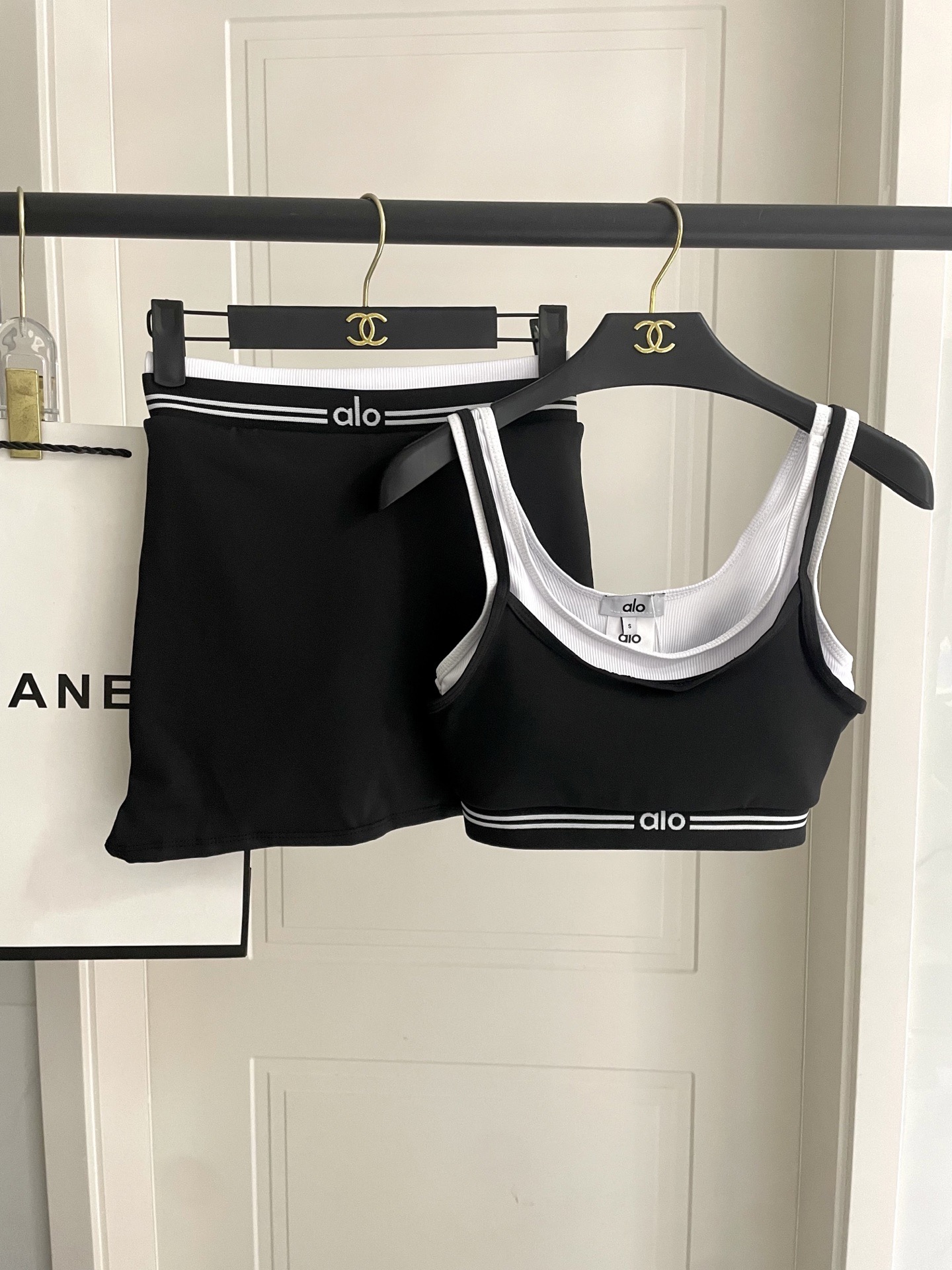 ALO新款高弹力健身短款瑜伽服运动套装~小背心➕修身提臀显瘦裤裙S M L Xl