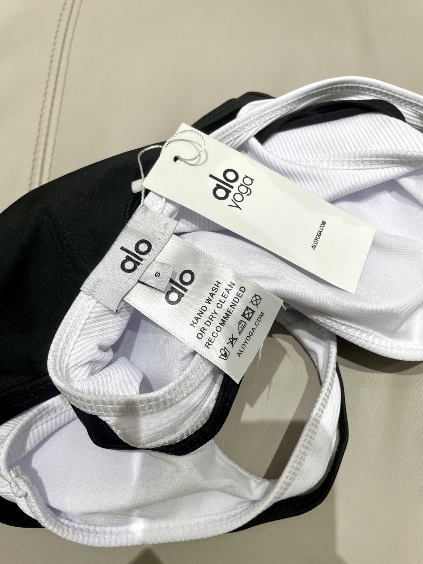 ALO新款高弹力健身短款瑜伽服运动套装~小背心➕修身提臀显瘦裤裙S M L Xl