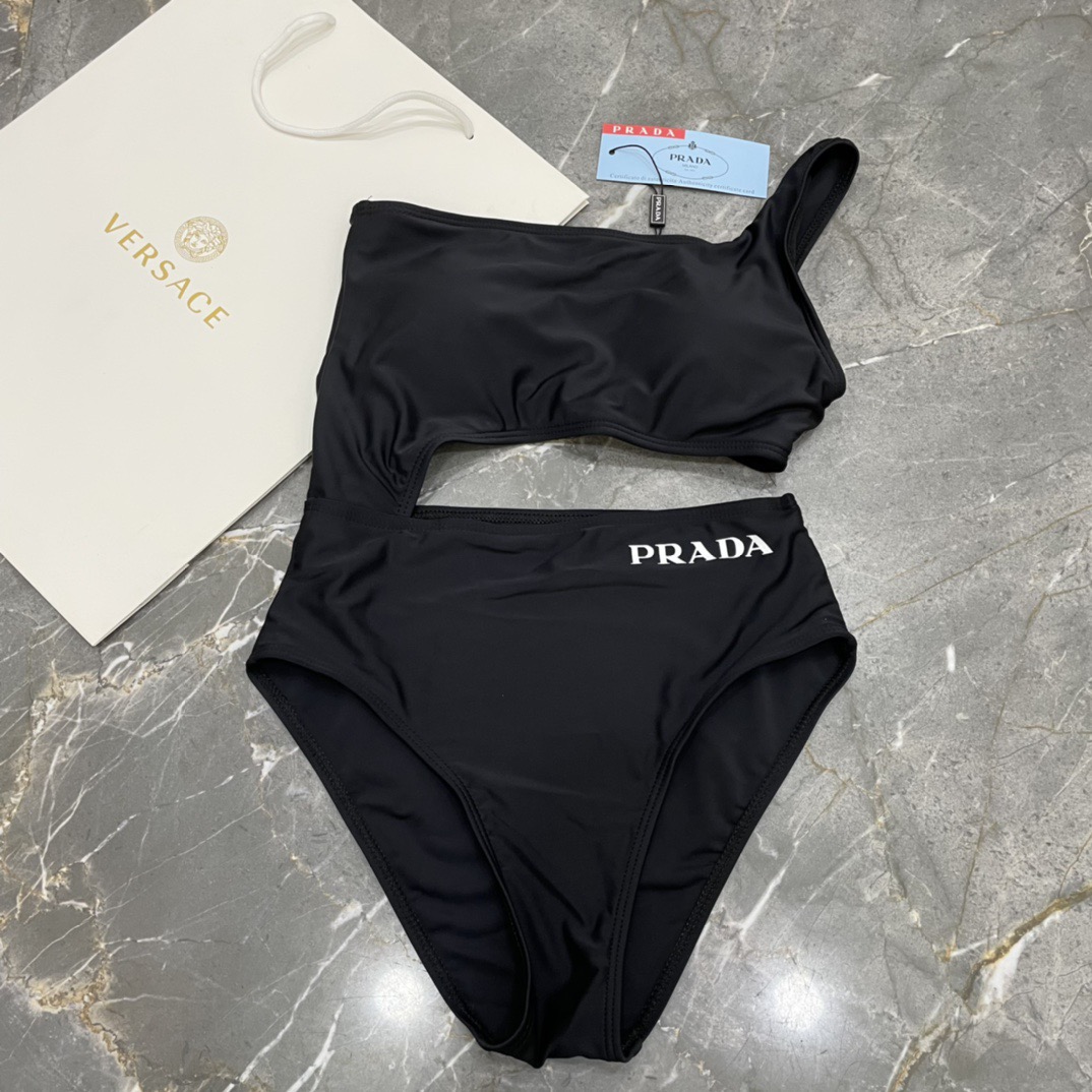 Prada 普拉达新款性感连体泳衣 海边 游泳池 温泉 水上乐园 漂流都可以 内搭也完全可以 百搭款